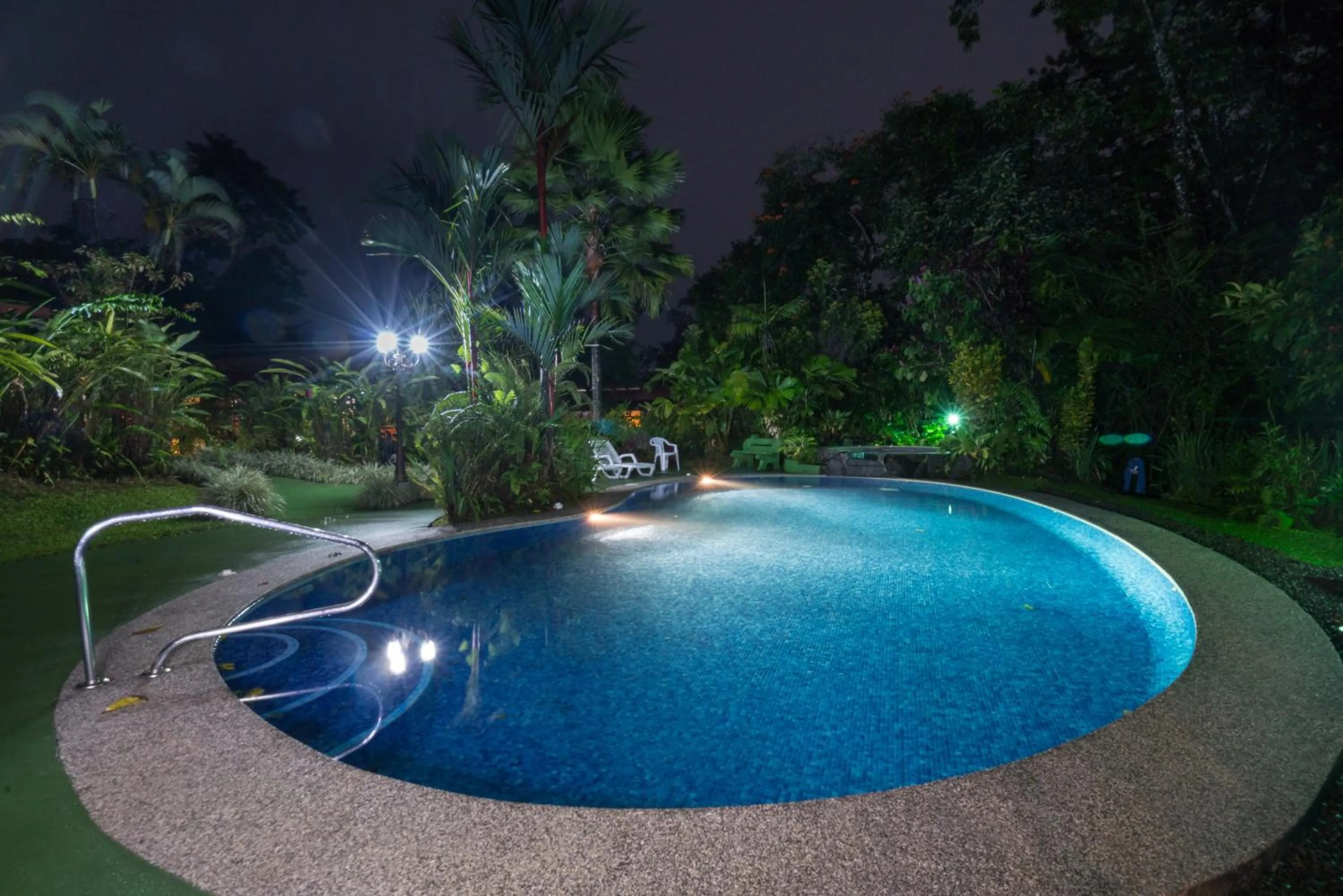 Swimming pool in Catarata Eco Lodge