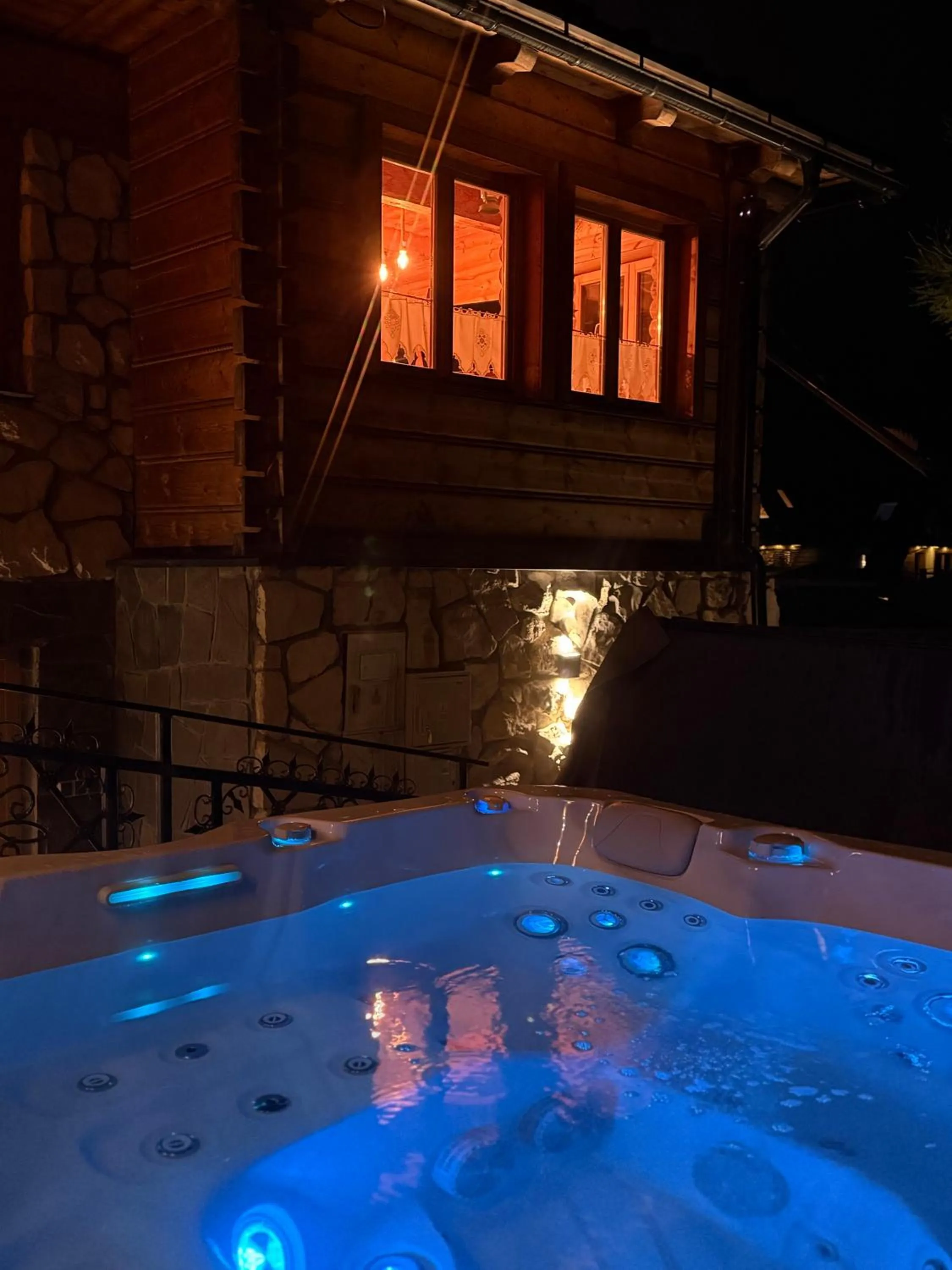 Hot Tub in Rezydencja Sąsiadów Zakopanego
