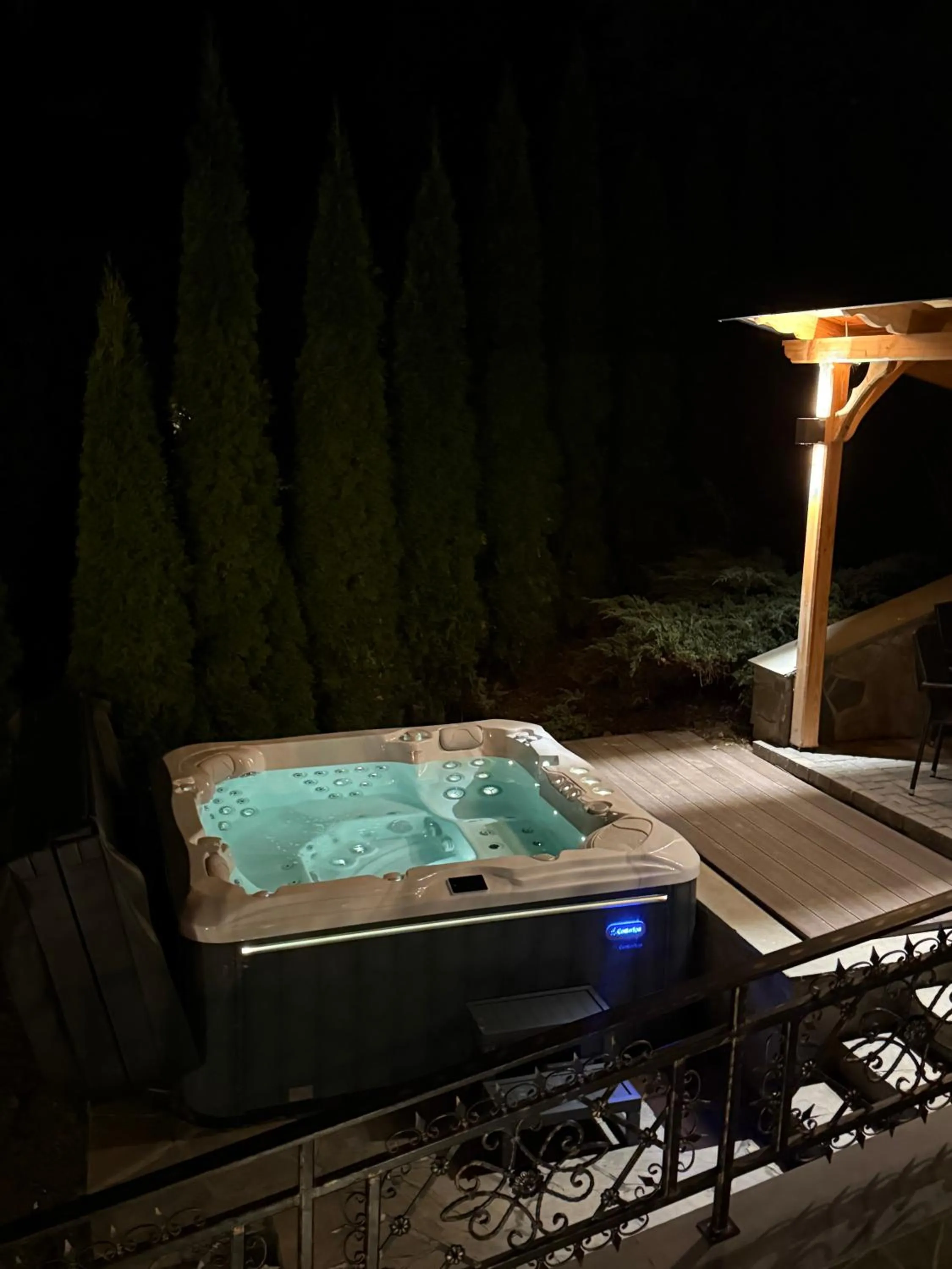 Hot Tub in Rezydencja Sąsiadów Zakopanego