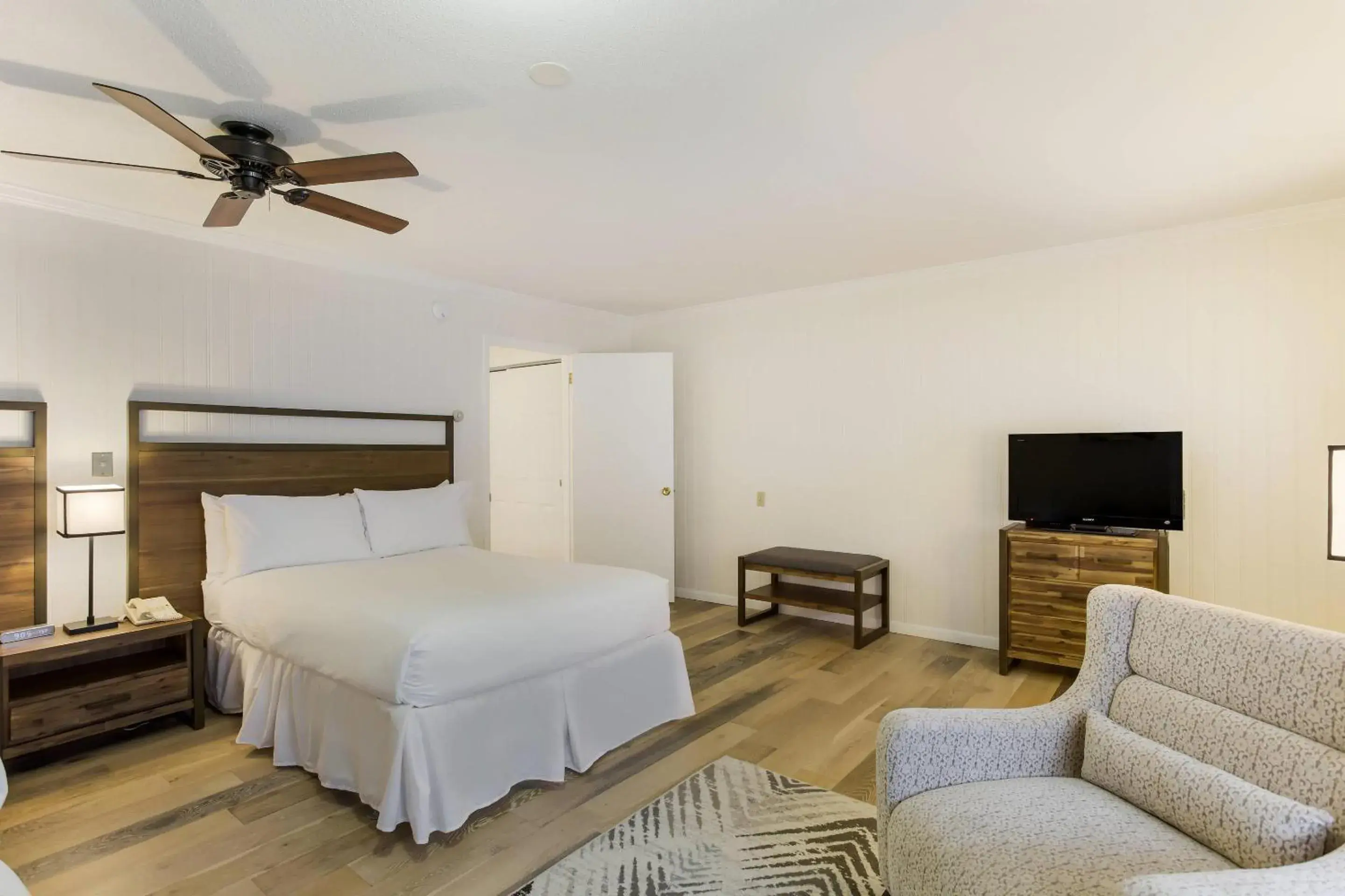 Bedroom, Bed in The Palmer House Resort, an Ascend Collection Hotel Bedroom, Bed in The Palmer House Resort, an Ascend Collection Hotel