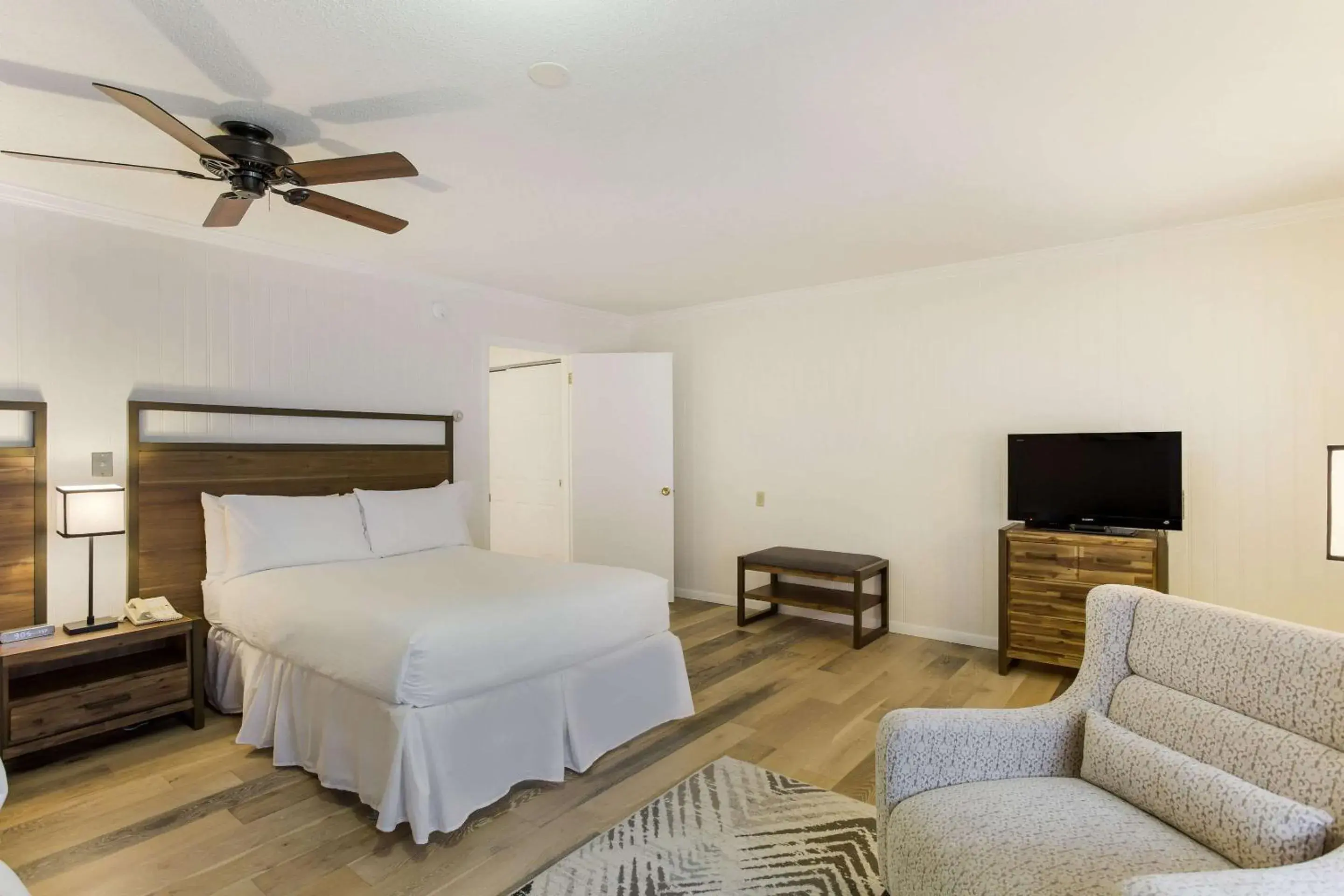 Bedroom, Bed in The Palmer House Resort, an Ascend Collection Hotel Bedroom, Bed in The Palmer House Resort, an Ascend Collection Hotel