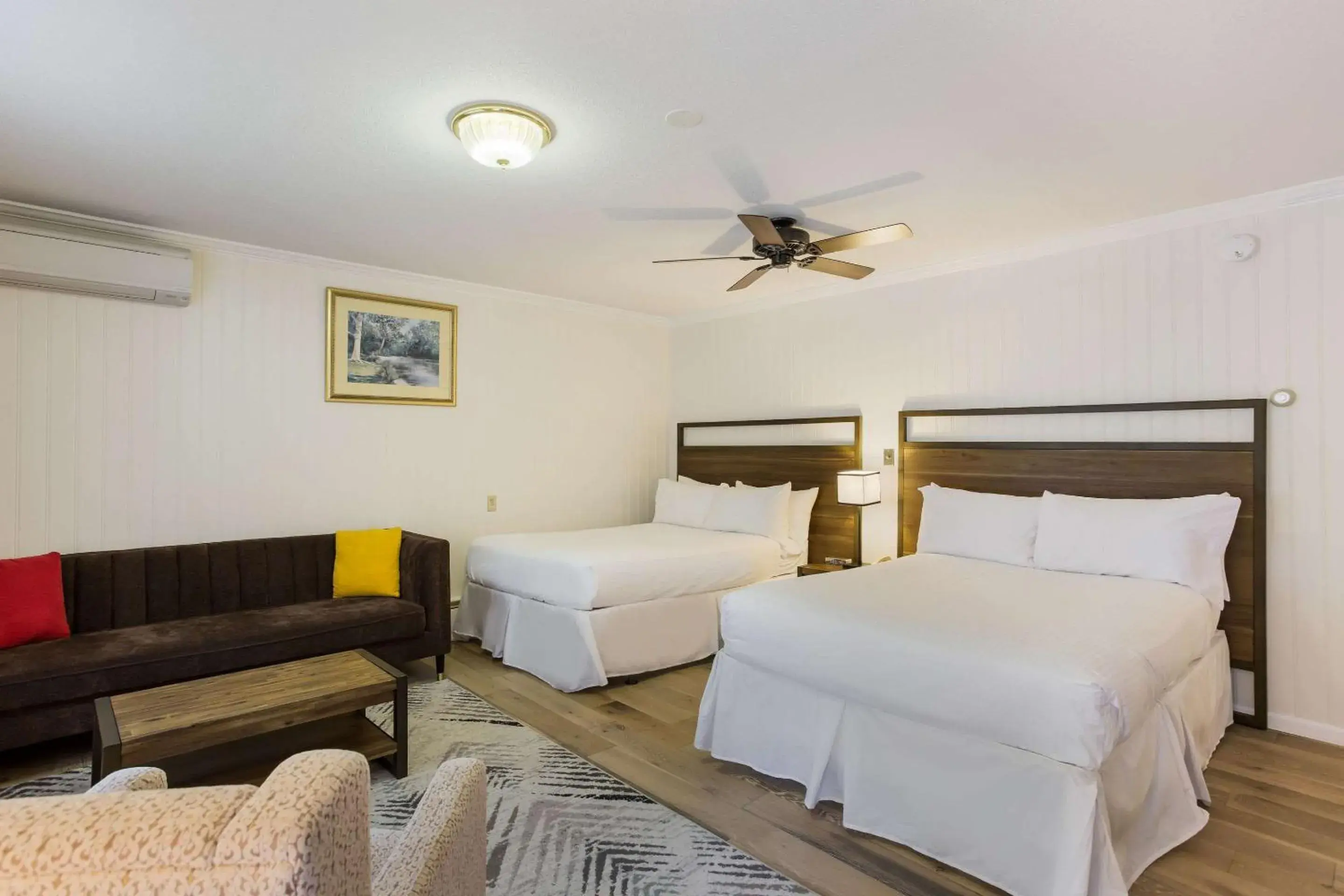 Bedroom, Bed in The Palmer House Resort, an Ascend Collection Hotel Bedroom, Bed in The Palmer House Resort, an Ascend Collection Hotel