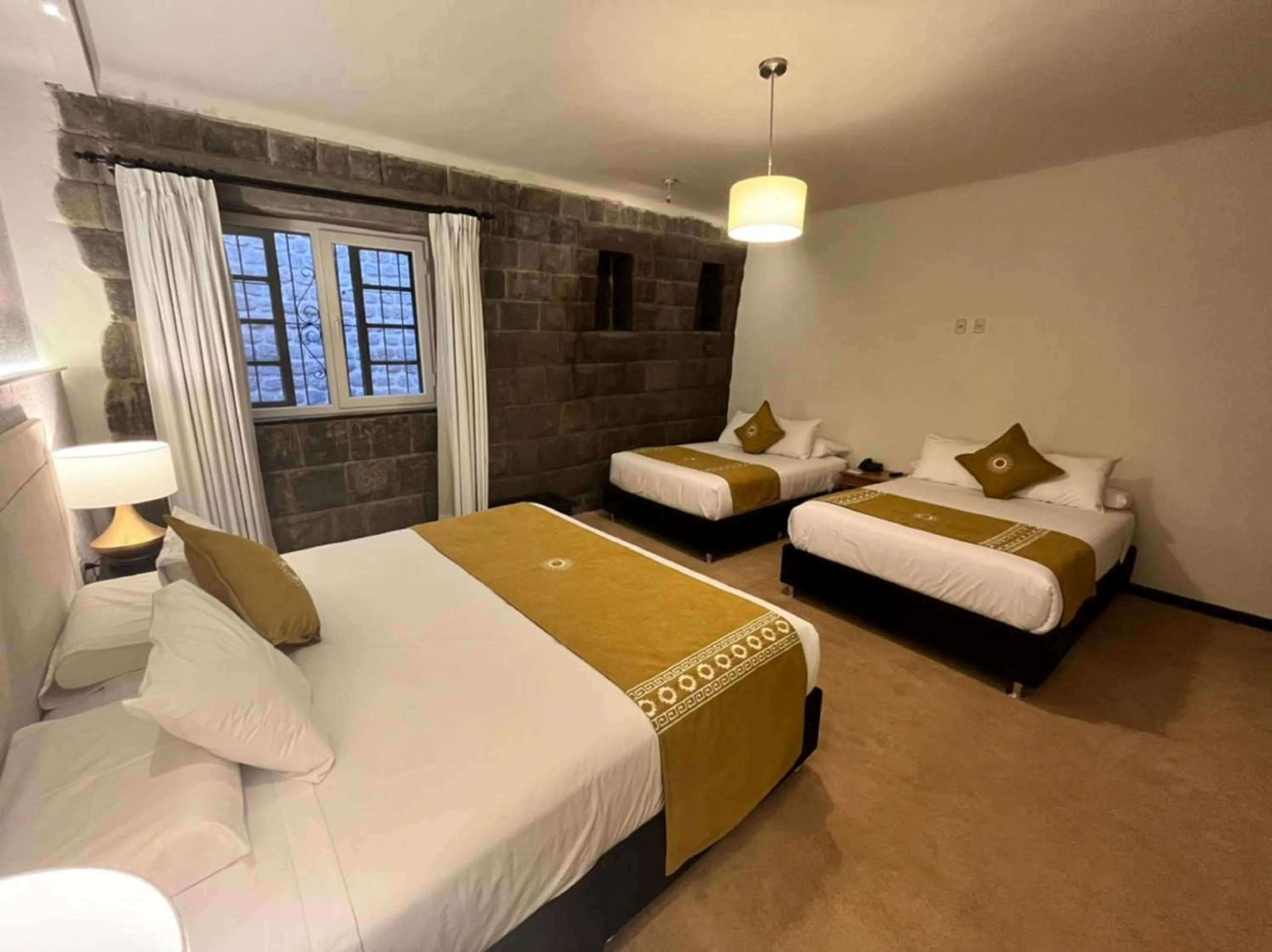 Photo of the whole room, Bed in Katari at Plaza de Armas Cusco