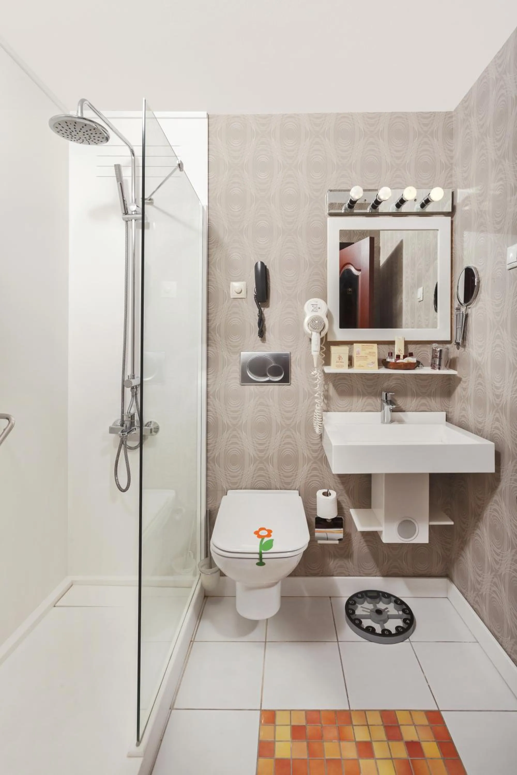 Shower in Izmir Palas Hotel