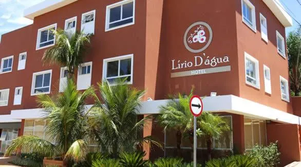Facade/entrance in Lirio D'Água Hotel