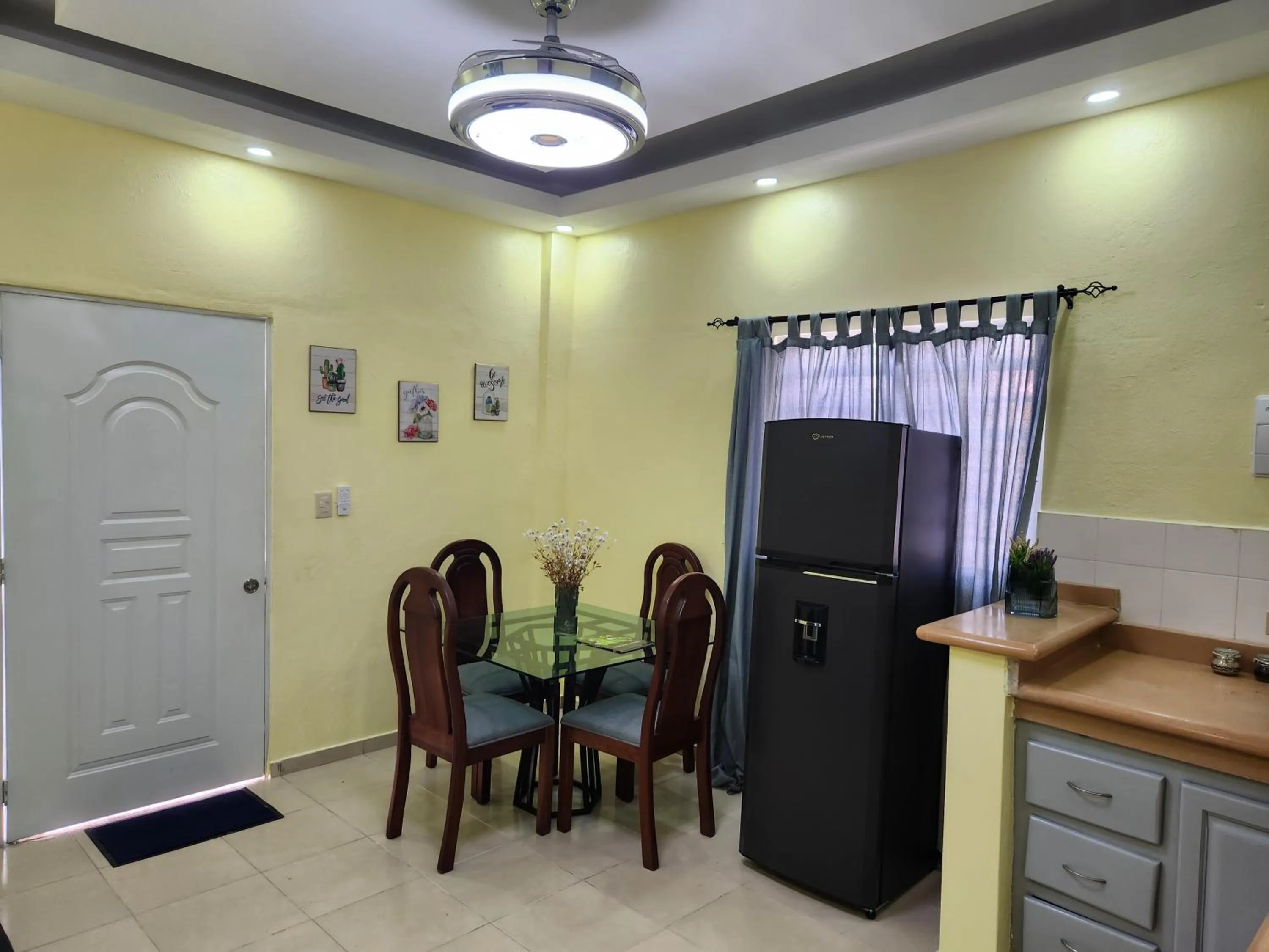 Living room in Apartamentos Melya cerca de la Playa Caleta