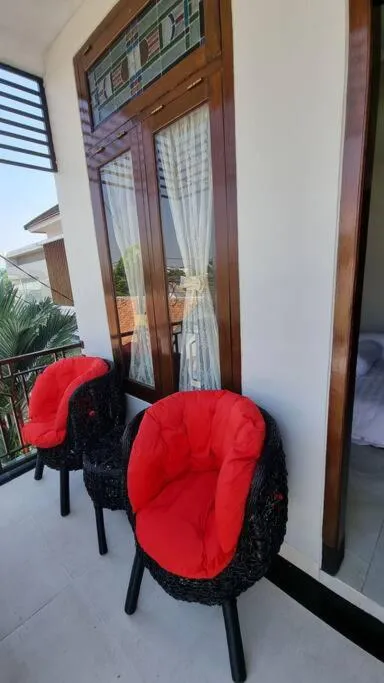 Patio in Oemah Wisata RinginSari -Full House, 5 Bed Rooms-