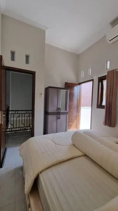 Bed in Oemah Wisata RinginSari -Full House, 5 Bed Rooms-