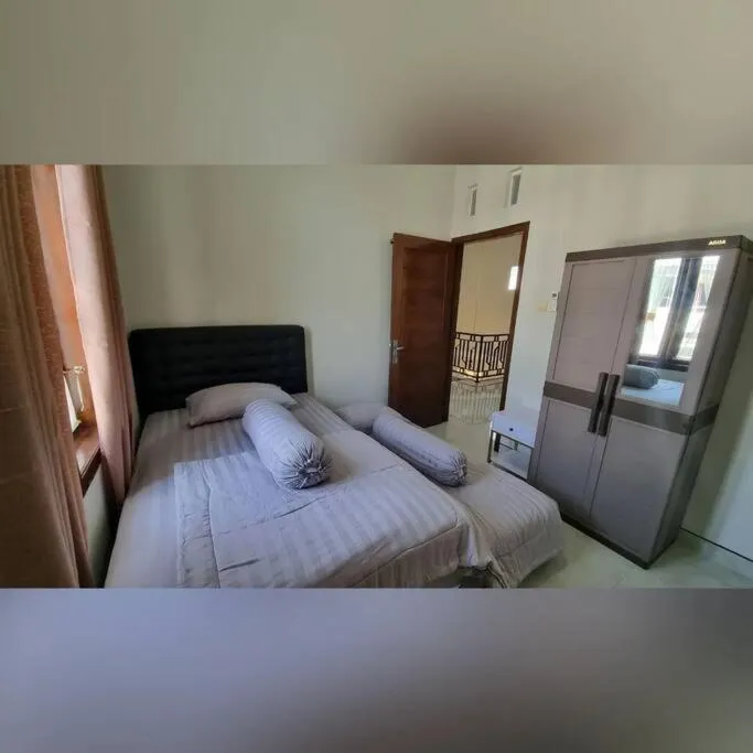 Bed in Oemah Wisata RinginSari -Full House, 5 Bed Rooms-