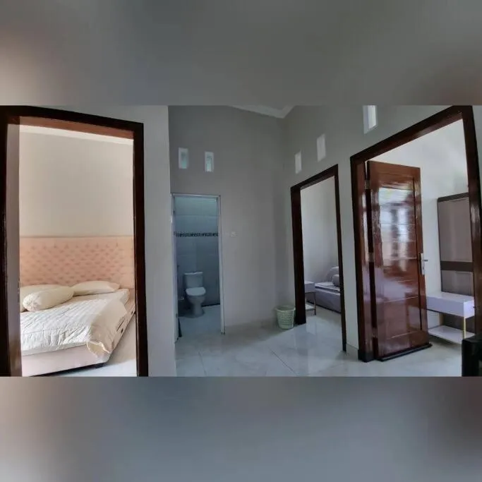 Bathroom in Oemah Wisata RinginSari -Full House, 5 Bed Rooms-