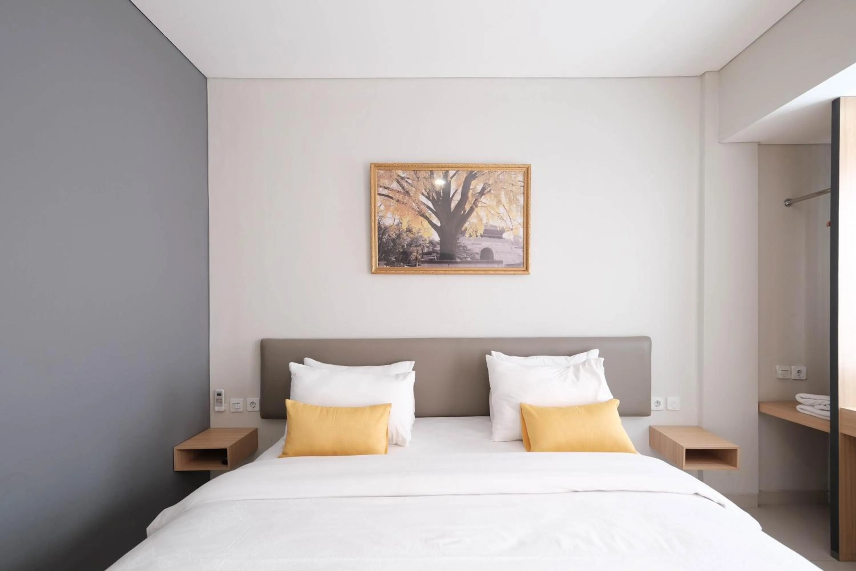 Property building, Bed in S101 Hotels