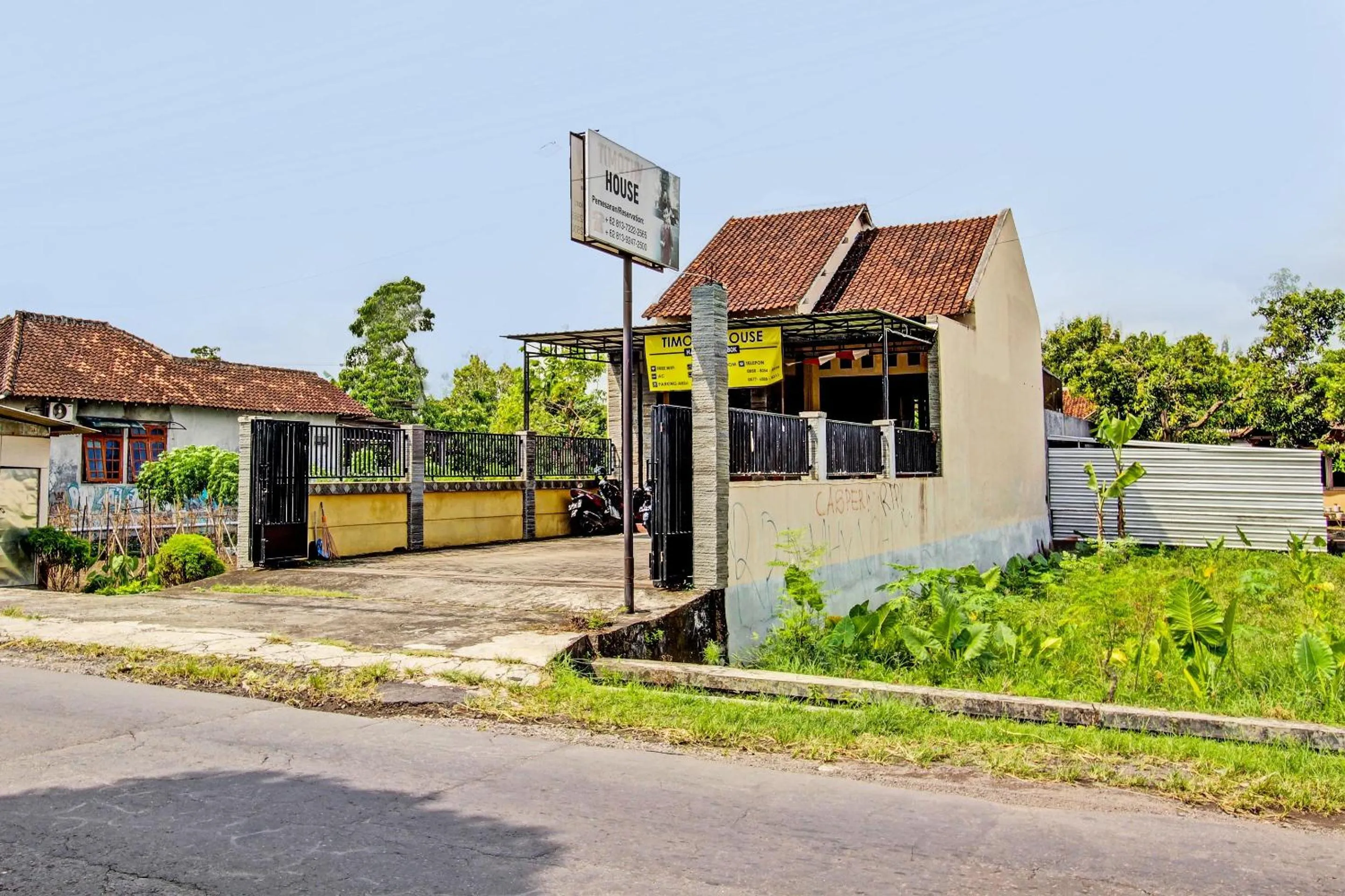 Facade/entrance in Hotel O Timoti Guest House