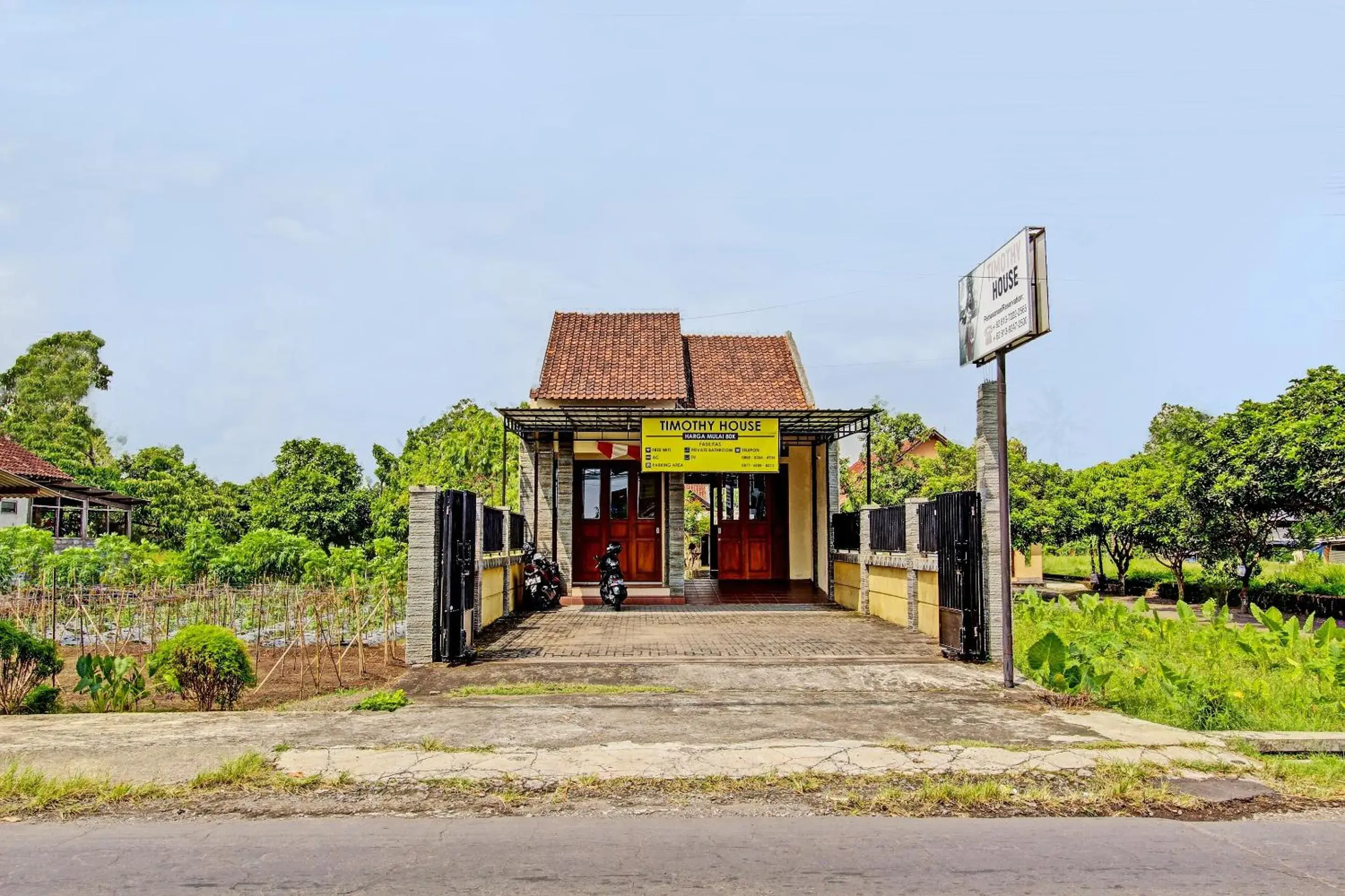 Facade/entrance in Hotel O Timoti Guest House Facade/entrance in Hotel O Timoti Guest House
