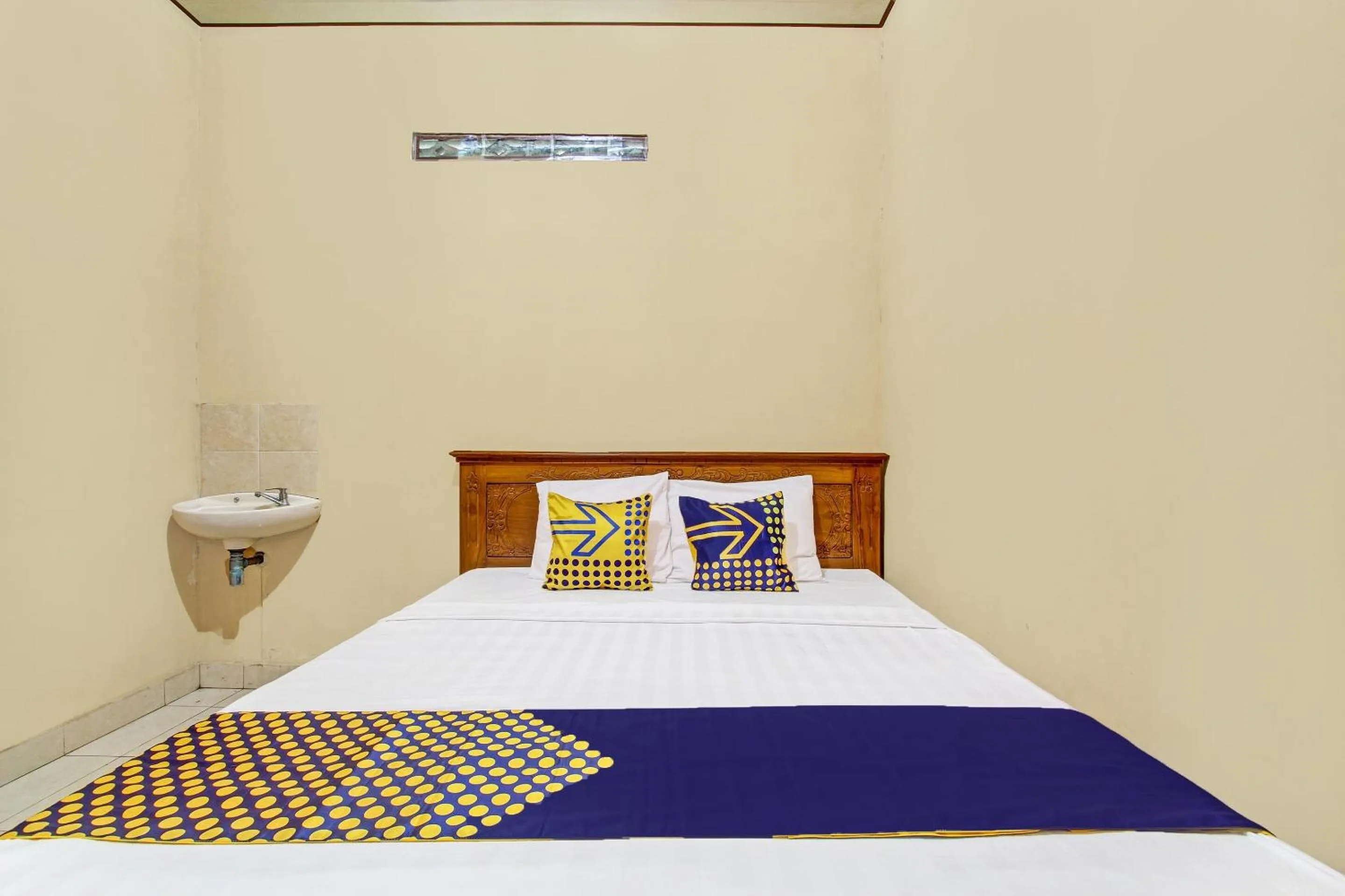 Bedroom, Bed in Hotel O Timoti Guest House