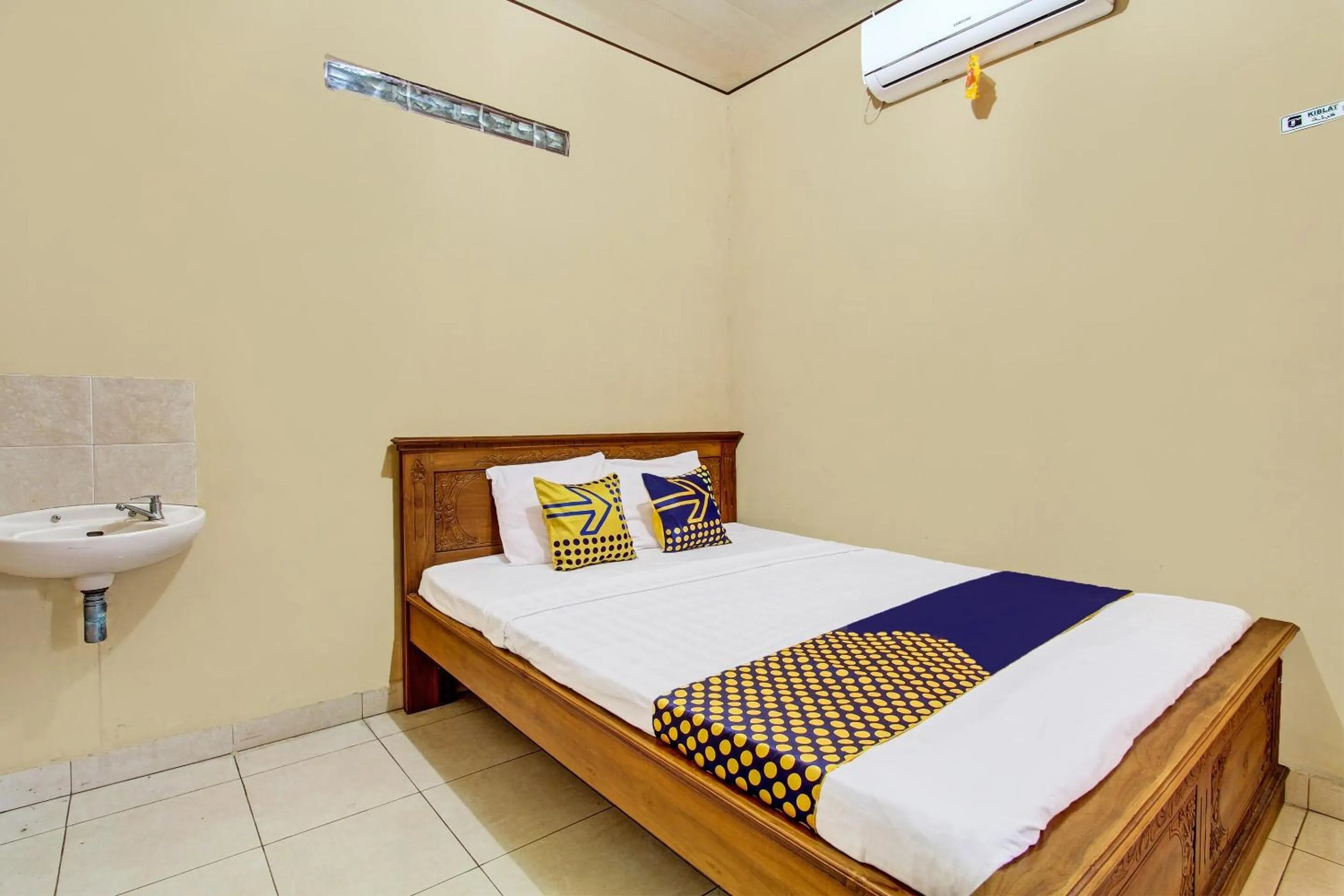 Bedroom, Bed in Hotel O Timoti Guest House