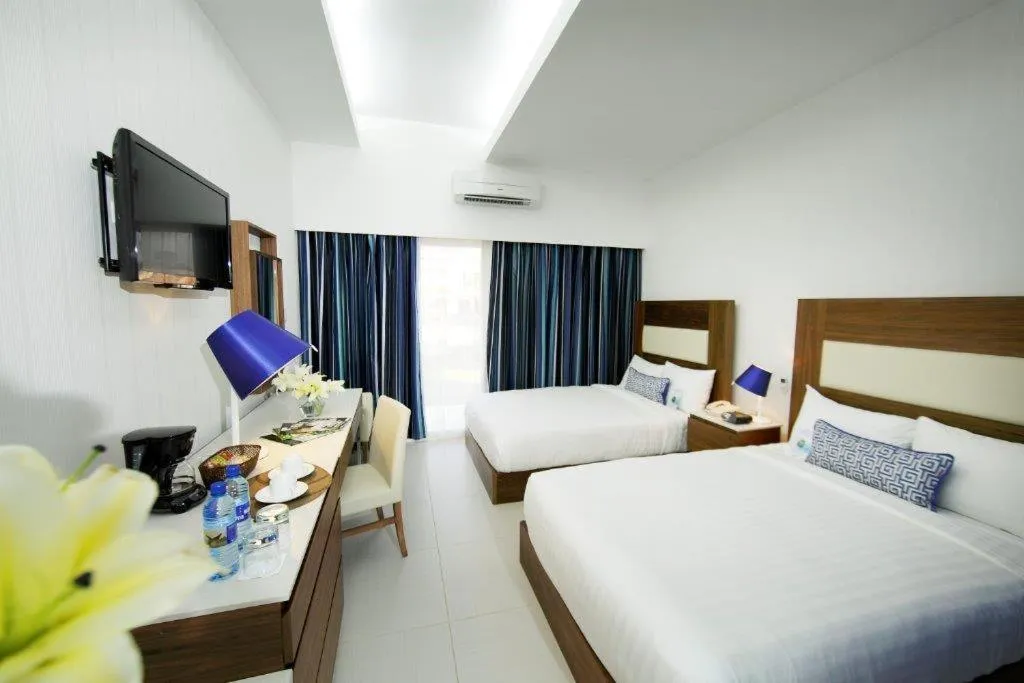 Photo of the whole room, Bed in Hotel Mykonos