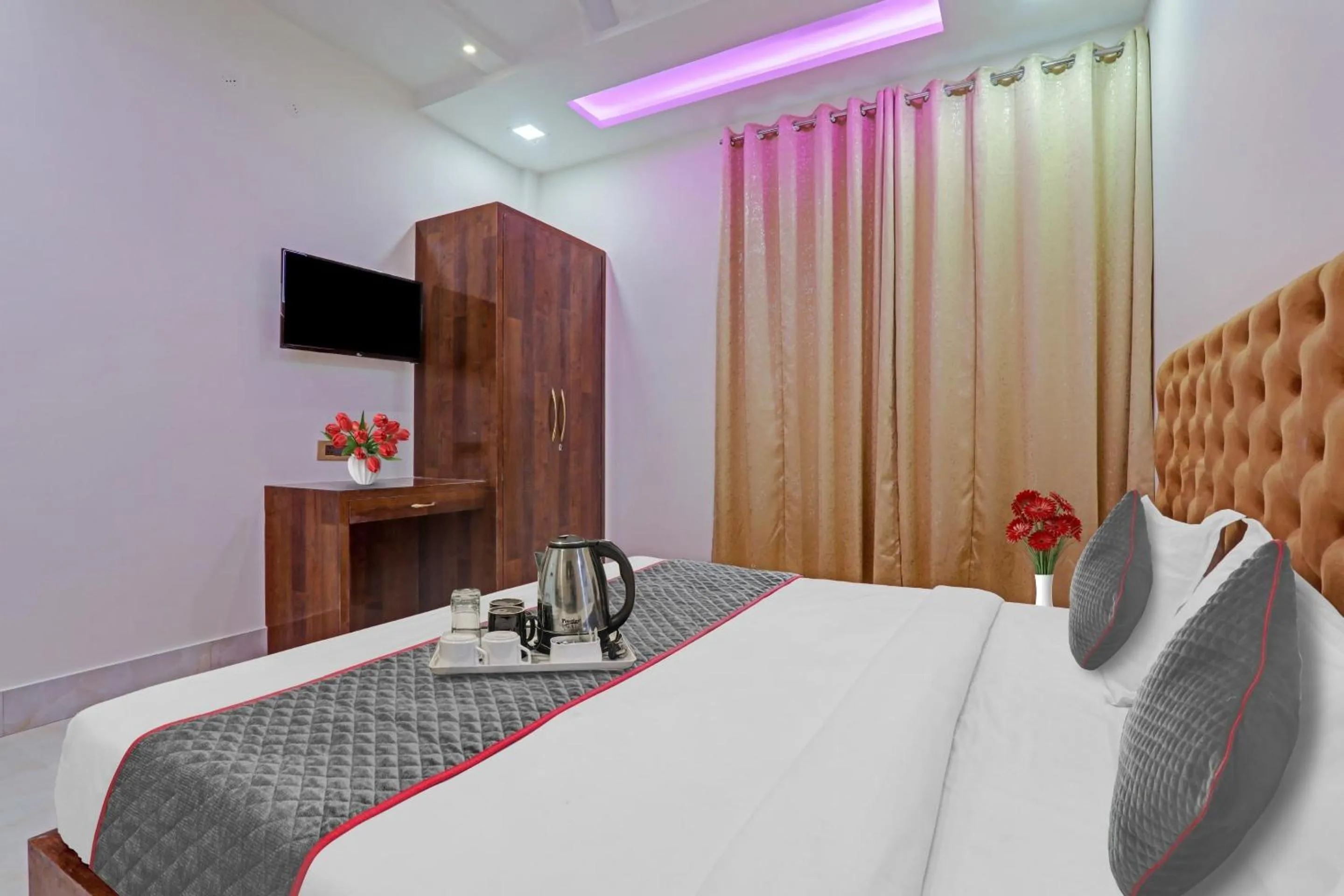 Bedroom, Bed in Townhouse Hotel Spotlight