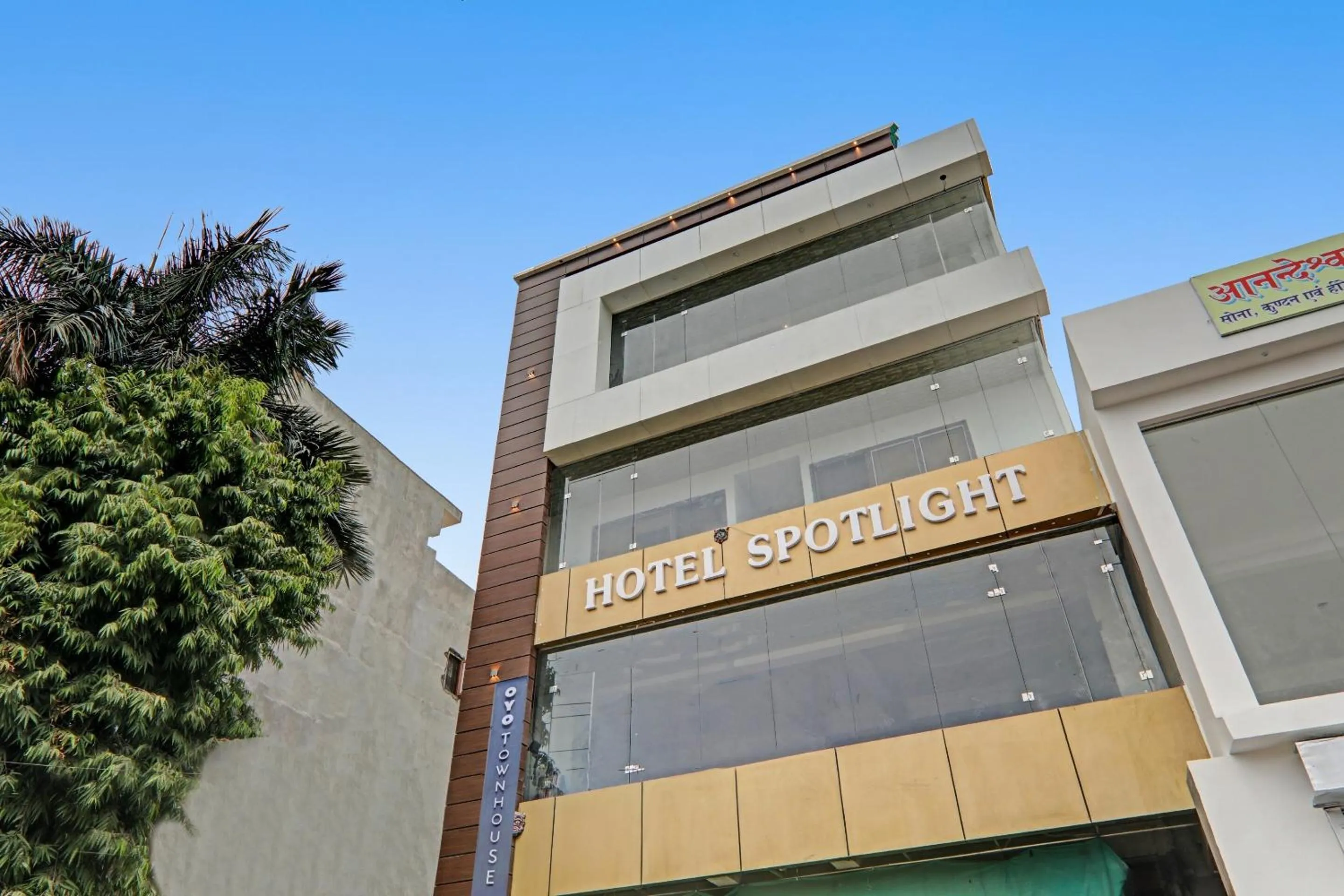 Facade/entrance in Townhouse Hotel Spotlight
