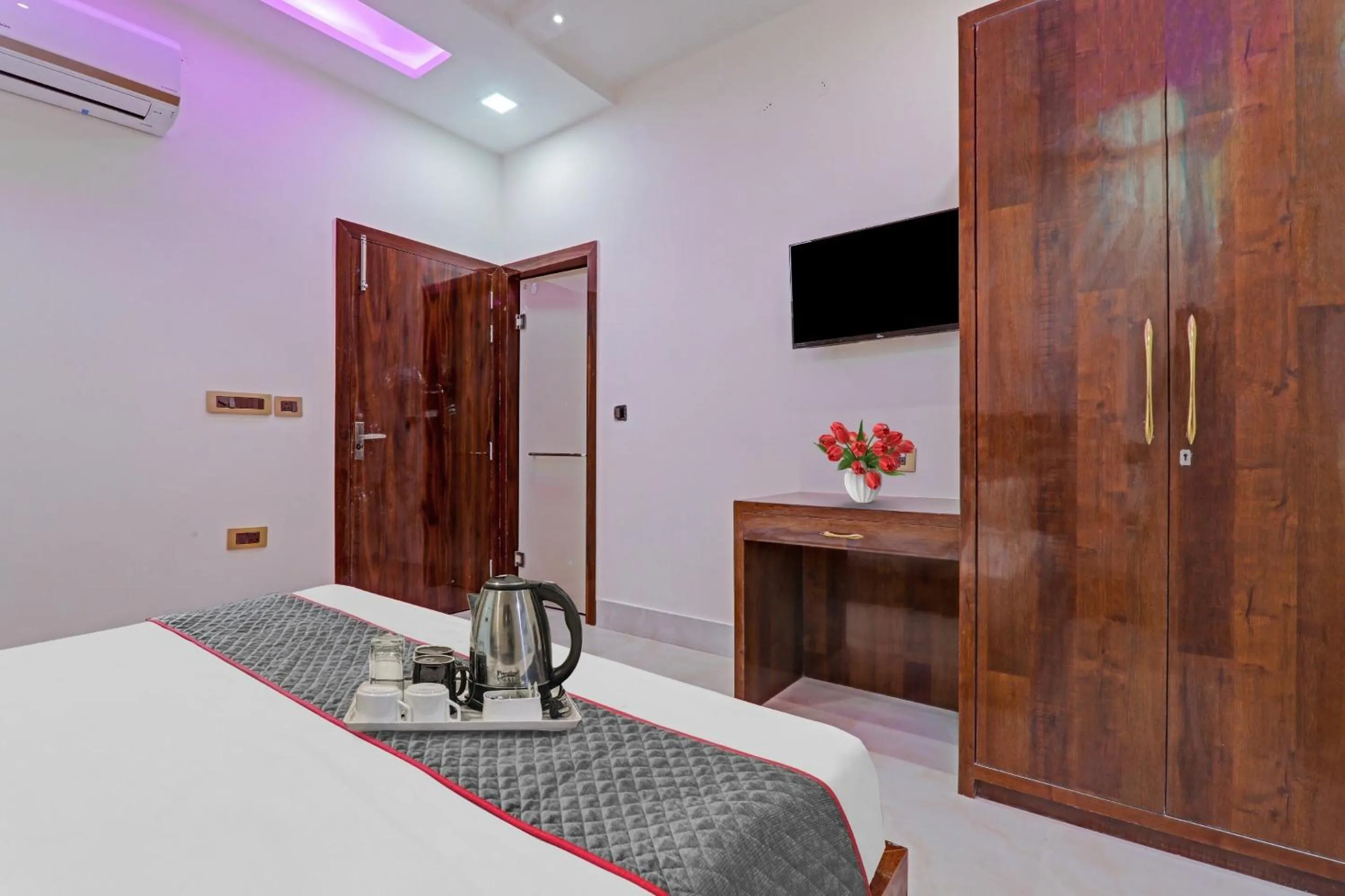 Facade/entrance, Bed in Townhouse Hotel Spotlight