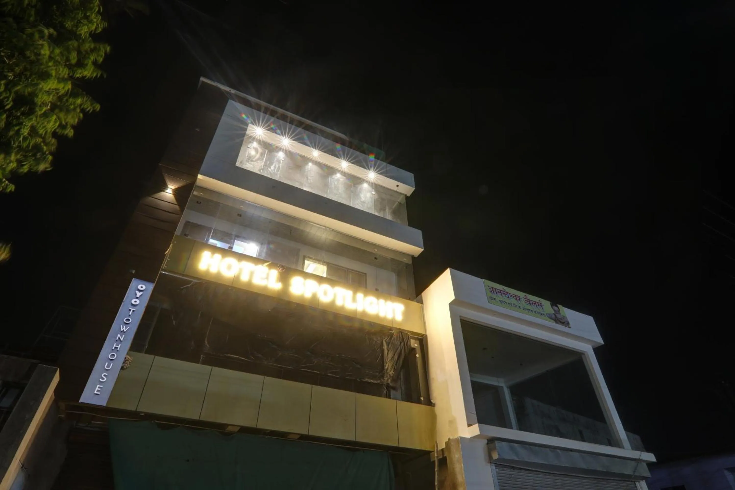 Facade/entrance in Townhouse Hotel Spotlight