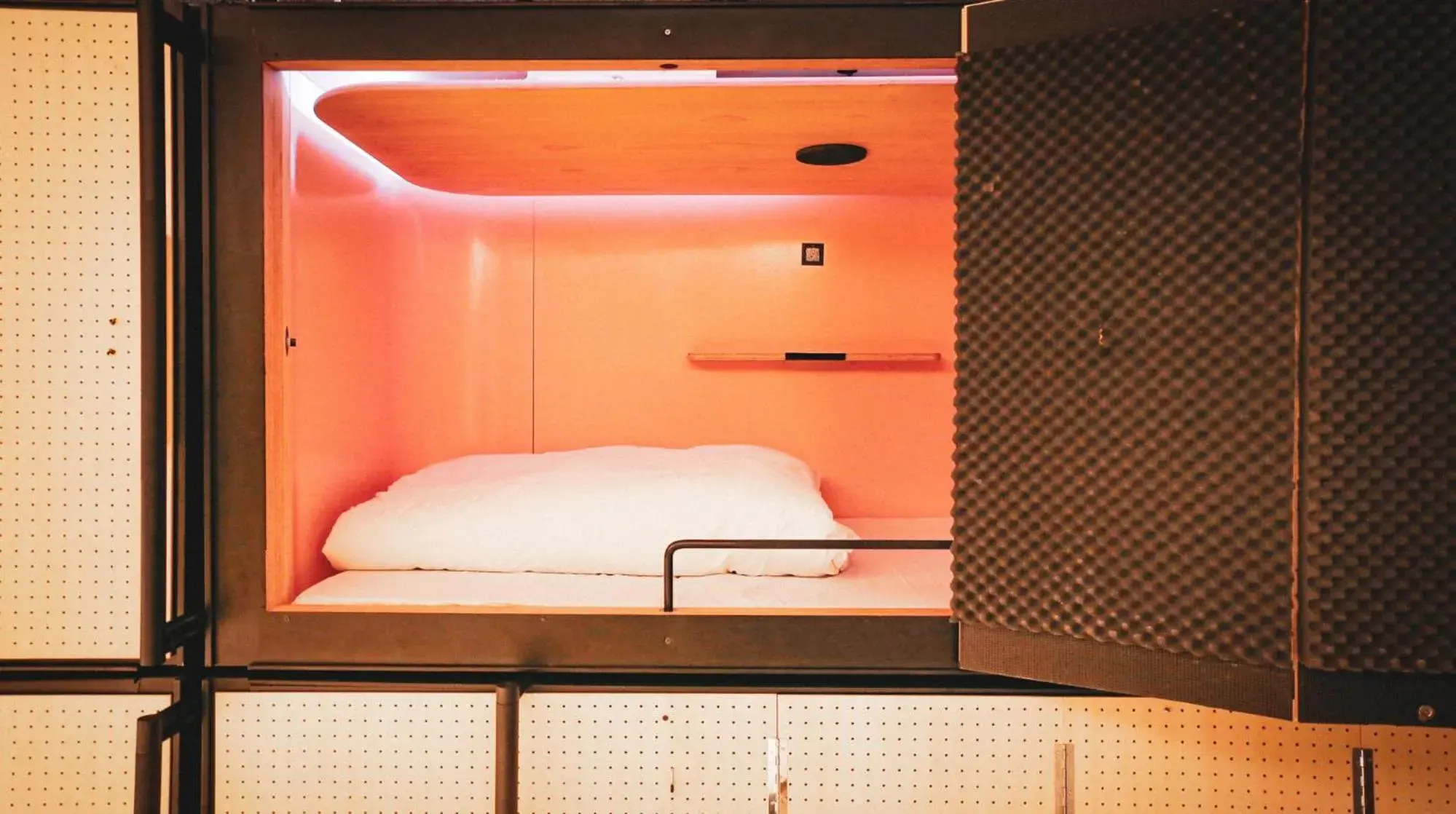 Single Bed in Dormitory Room in SLEEEP Fuji Single Bed in Dormitory Room in SLEEEP Fuji