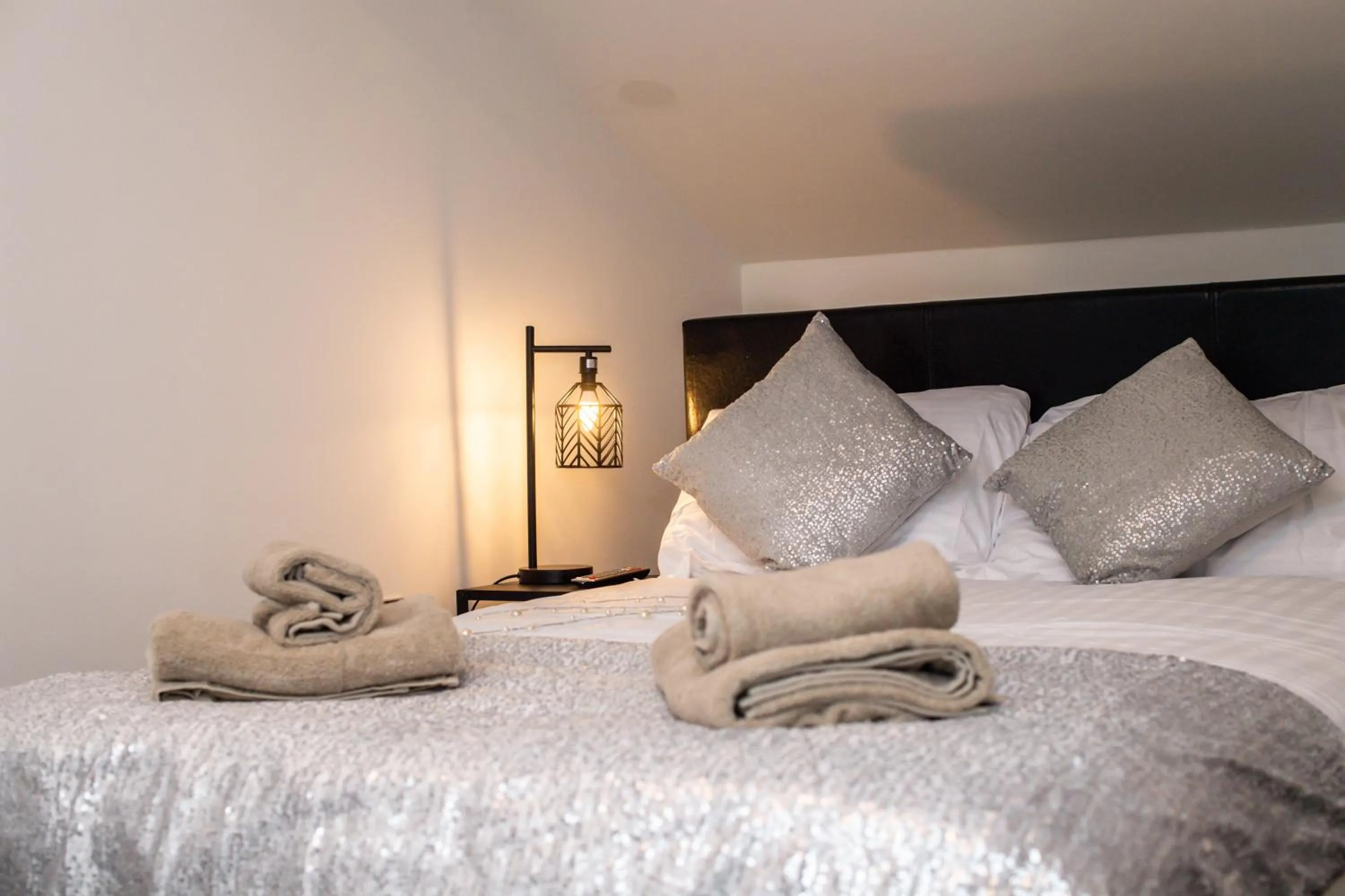 Bed in Five Seasons Liverpool City - Modern Studios near Anfield