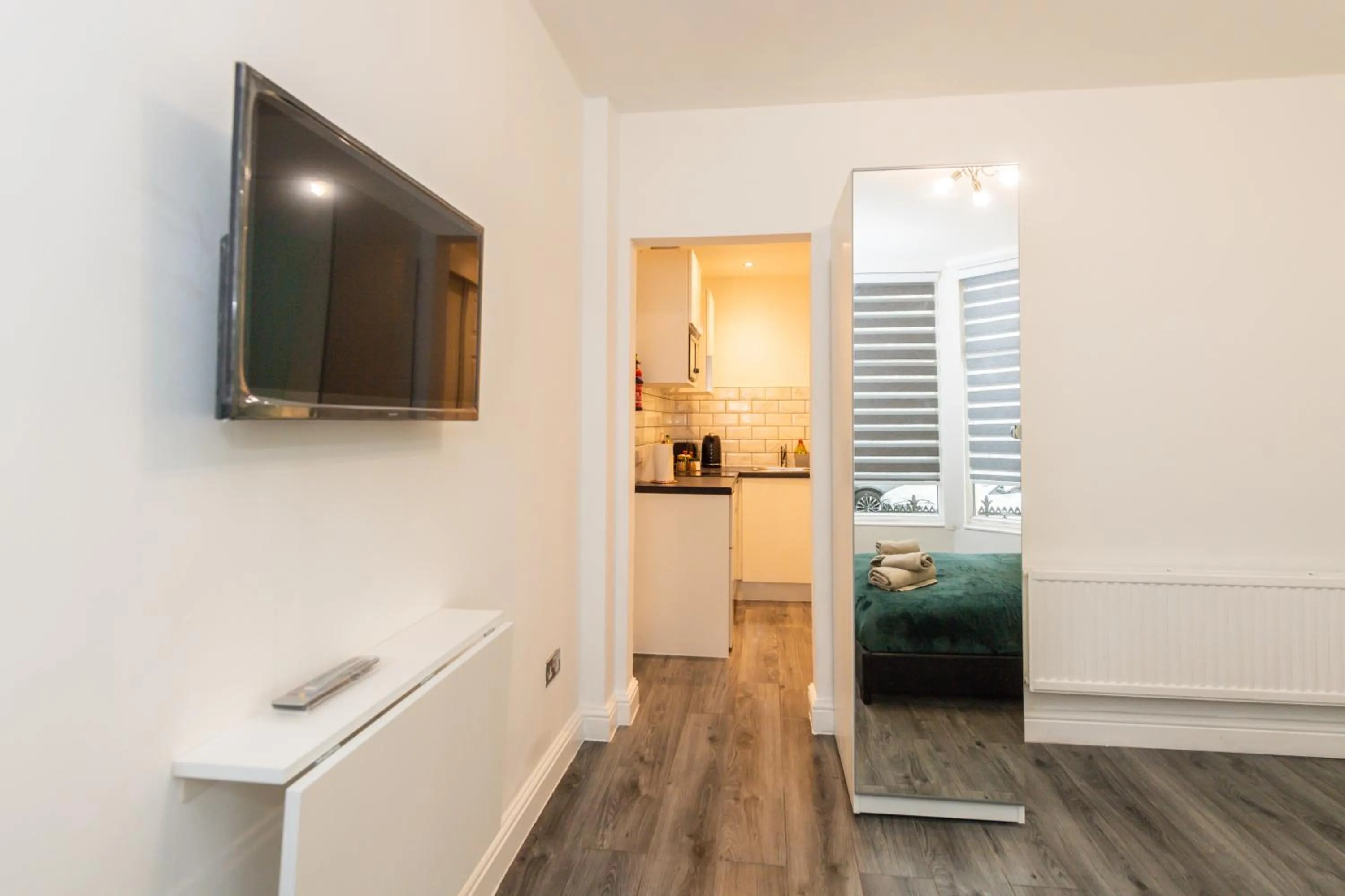 TV and multimedia, Bed in Five Seasons Liverpool City - Modern Studios near Anfield