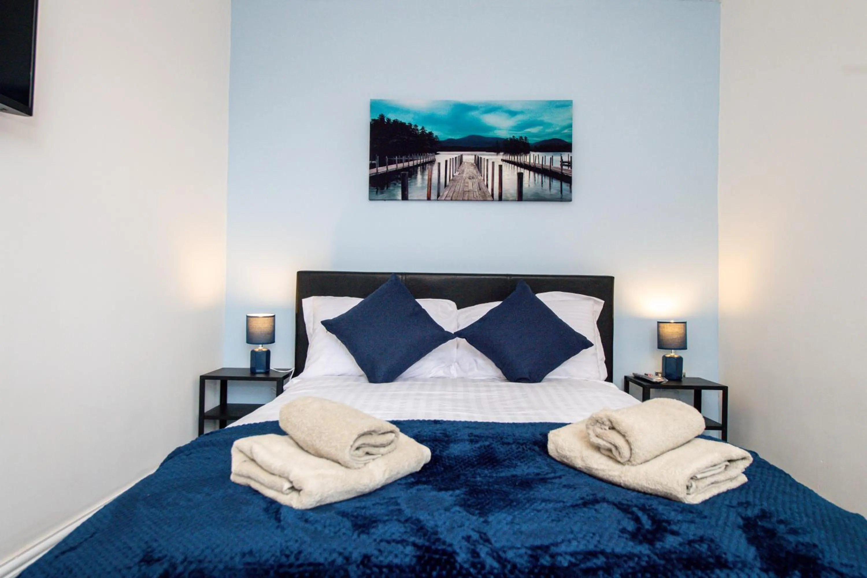 Photo of the whole room, Bed in Five Seasons Liverpool City - Modern Studios near Anfield