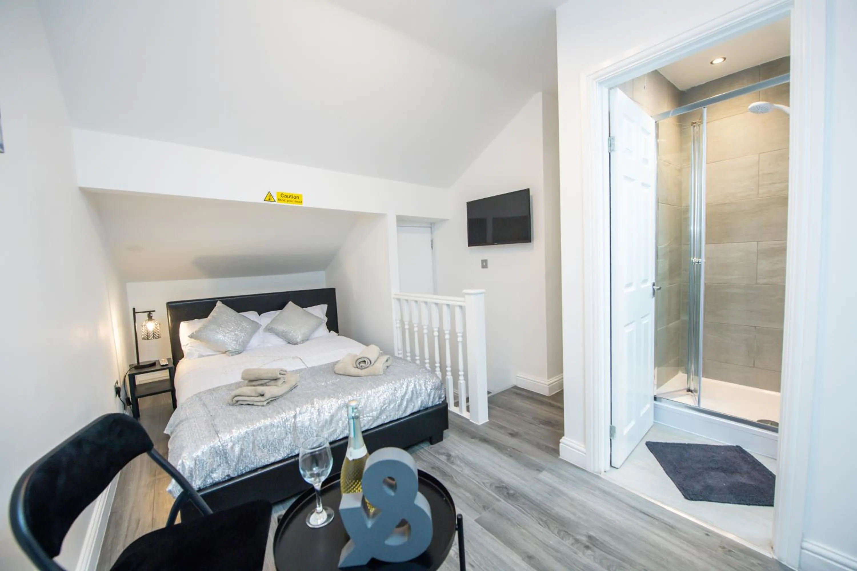 TV and multimedia, Bed in Five Seasons Liverpool City - Modern Studios near Anfield