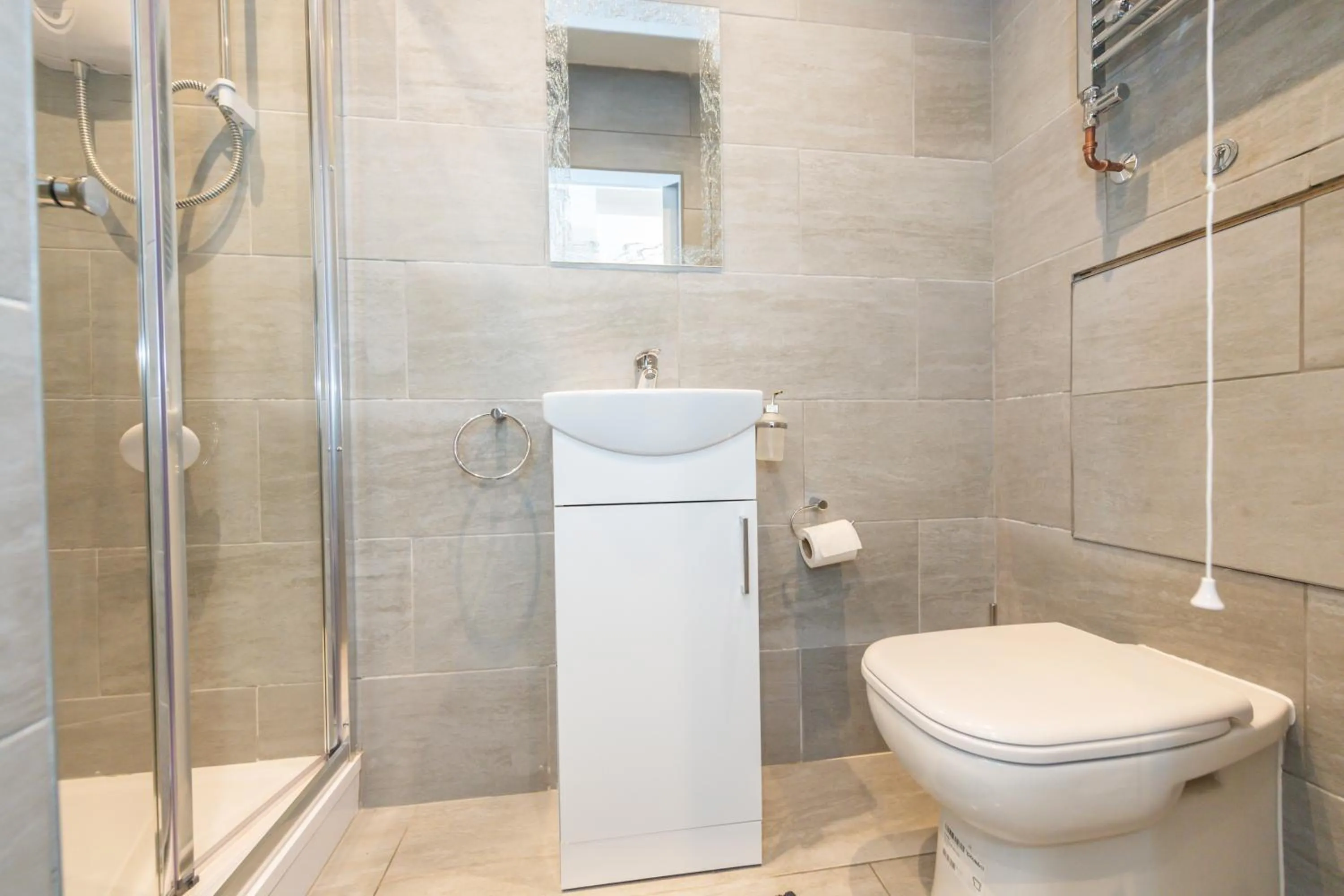 Toilet in Five Seasons Liverpool City - Modern Studios near Anfield