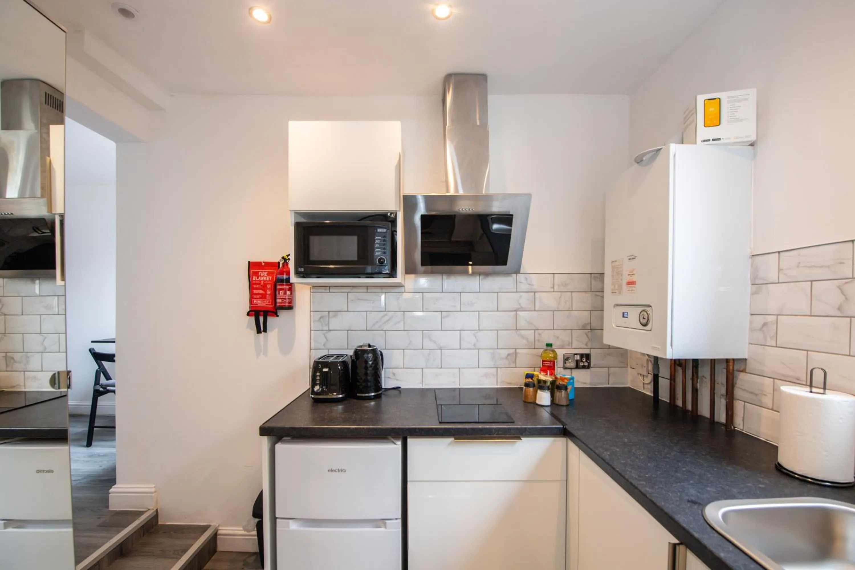 Kitchen or kitchenette in Five Seasons Liverpool City - Modern Studios near Anfield