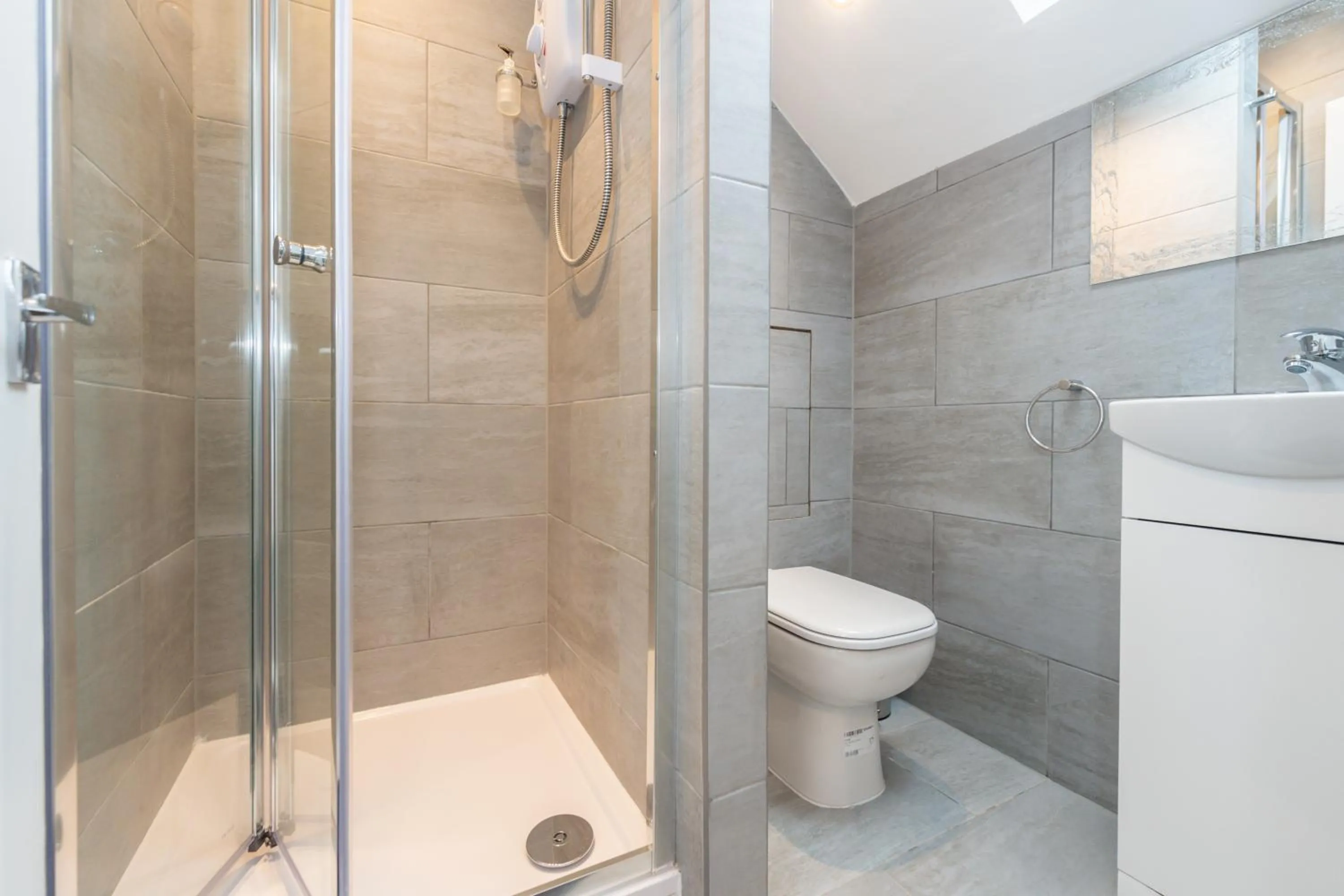 Toilet in Five Seasons Liverpool City - Modern Studios near Anfield