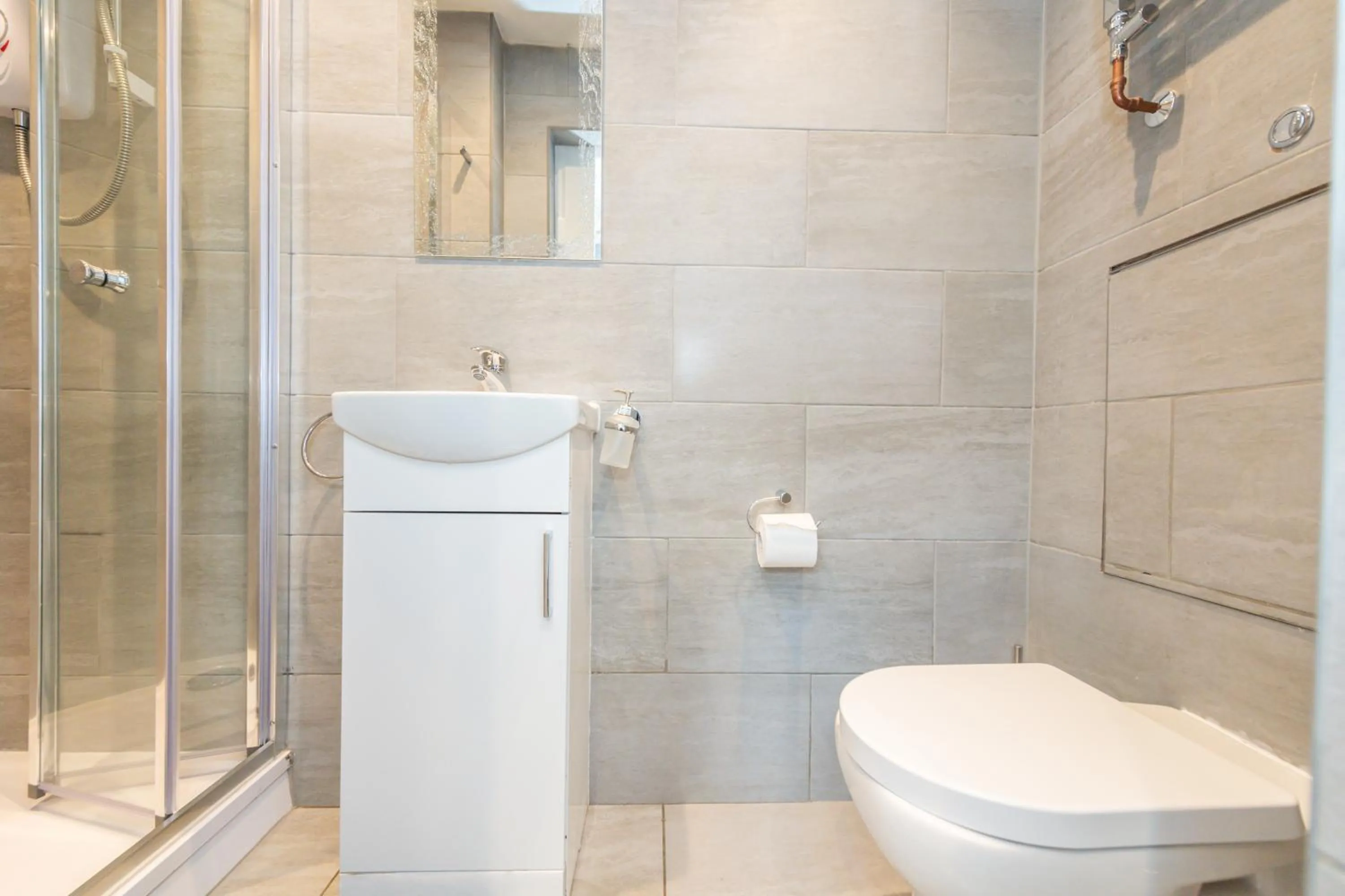 Toilet in Five Seasons Liverpool City - Modern Studios near Anfield