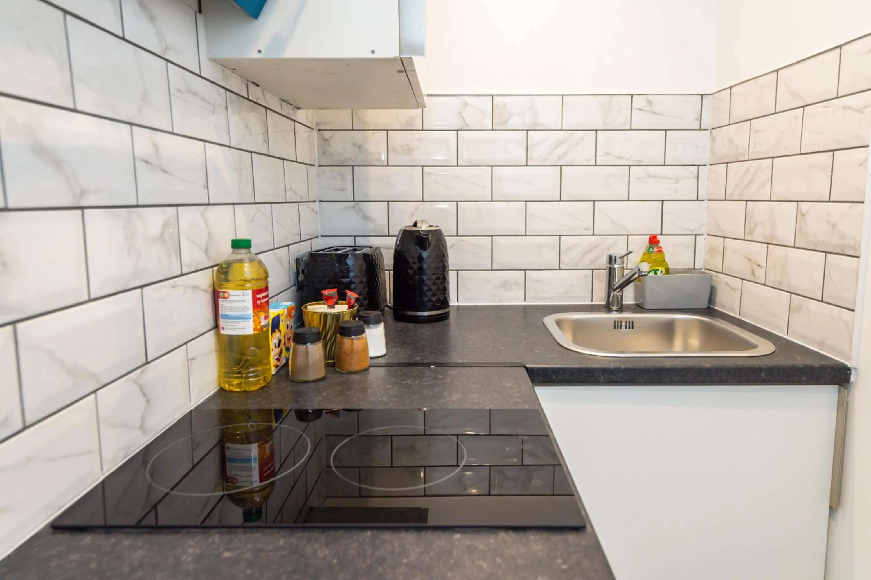Coffee/tea facilities in Five Seasons Liverpool City - Modern Studios near Anfield