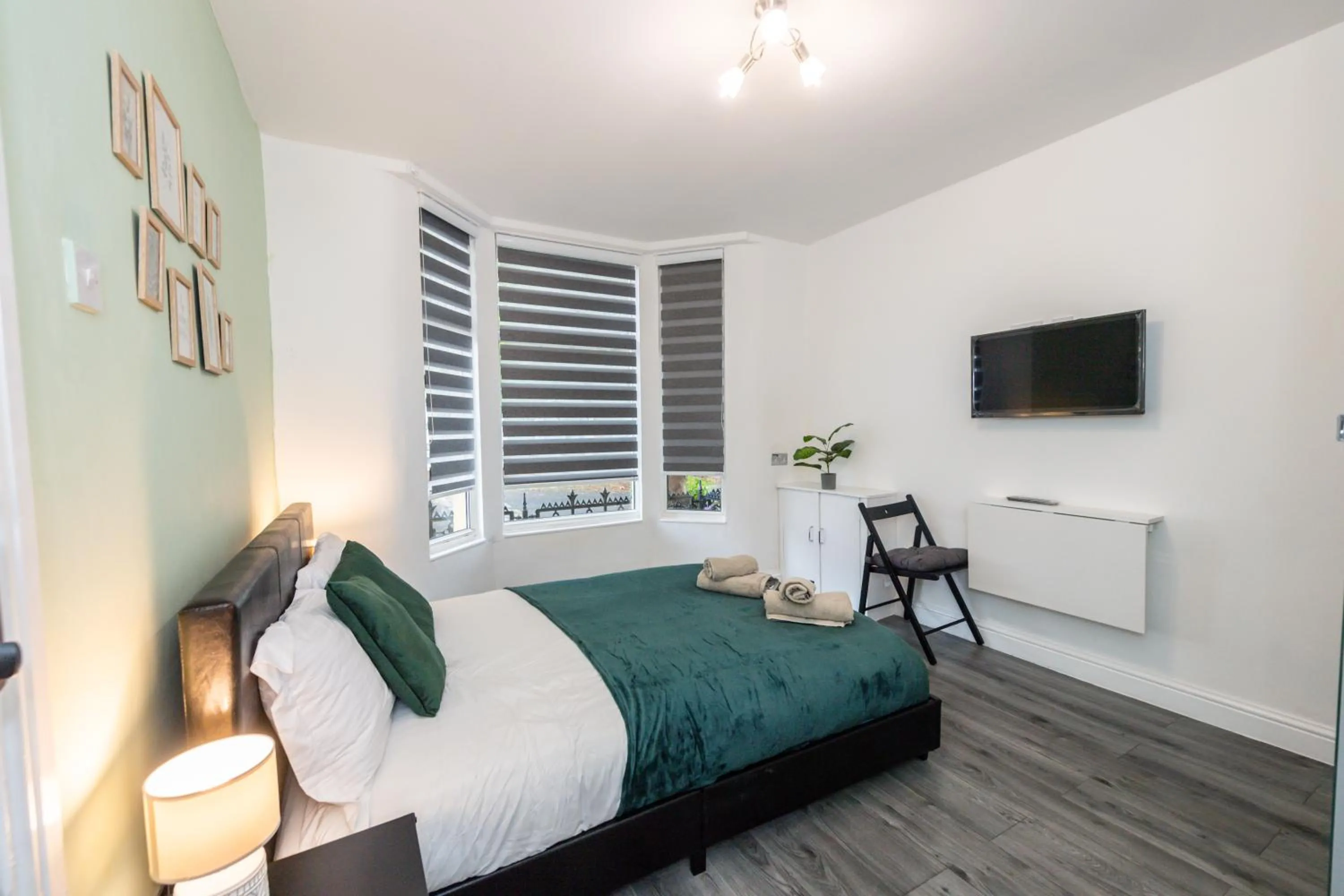 Bedroom, Bed in Five Seasons Liverpool City - Modern Studios near Anfield