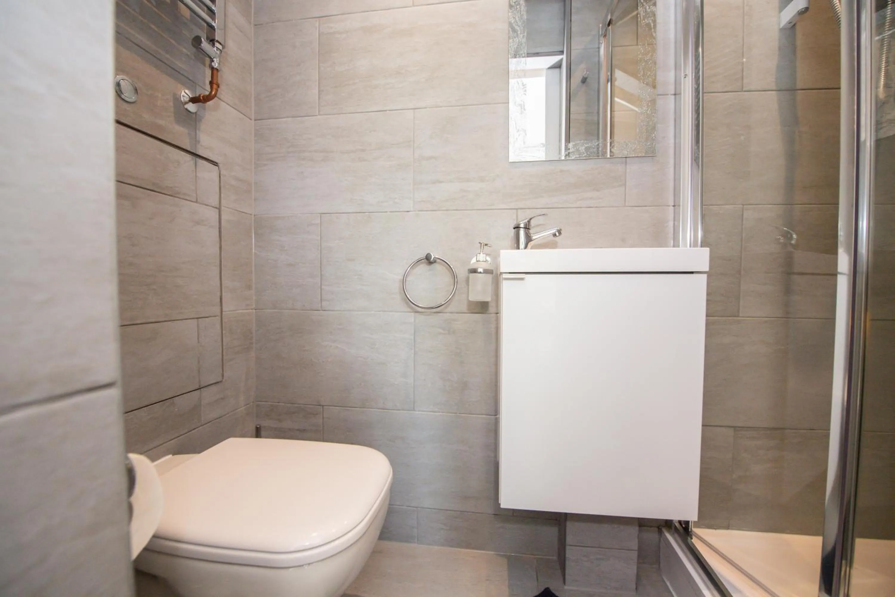 Toilet in Five Seasons Liverpool City - Modern Studios near Anfield