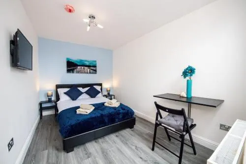 Five Seasons Liverpool City - Modern Studios near Anfield