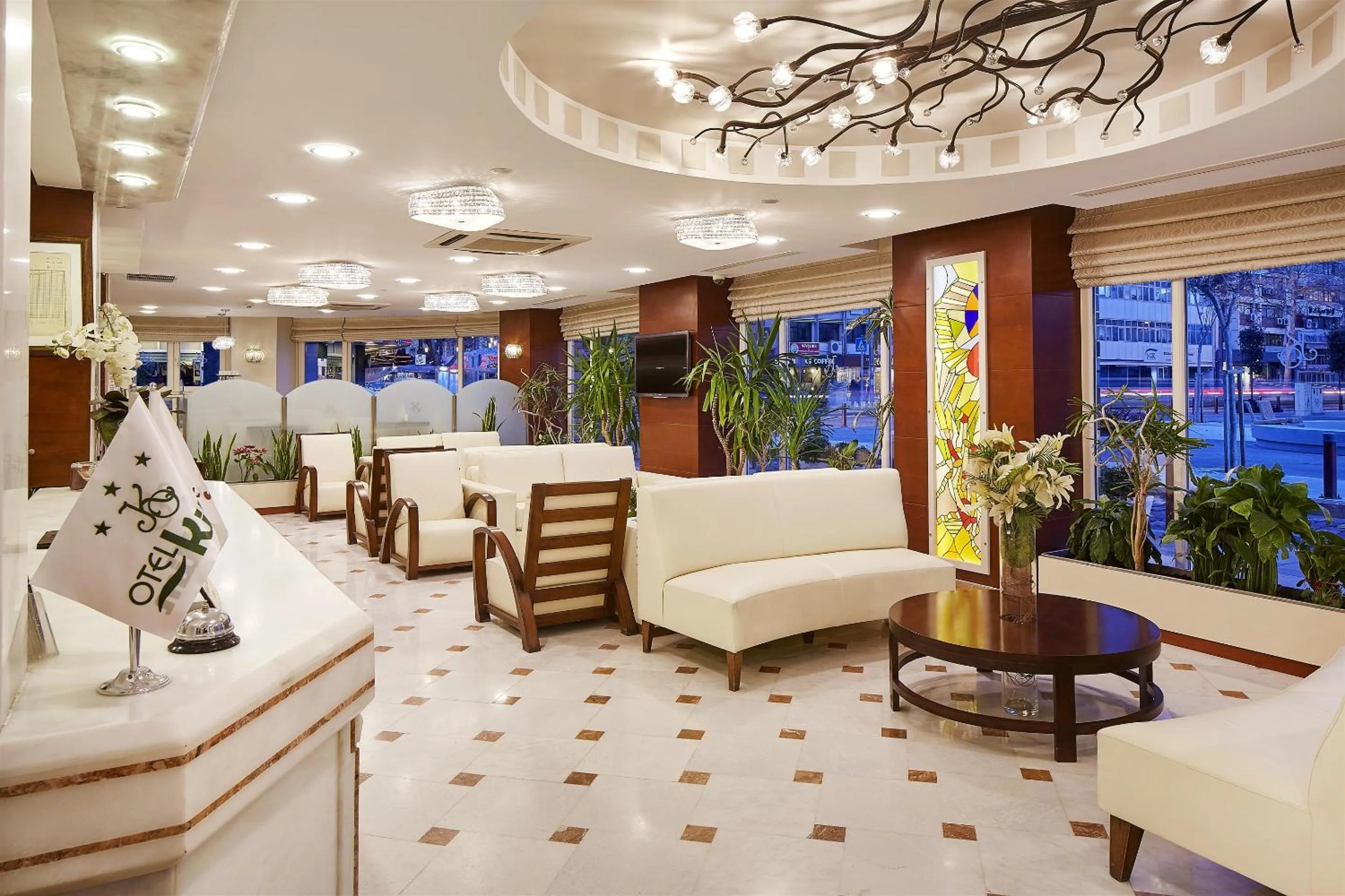 Communal lounge/ TV room in Kilim Hotel Izmir