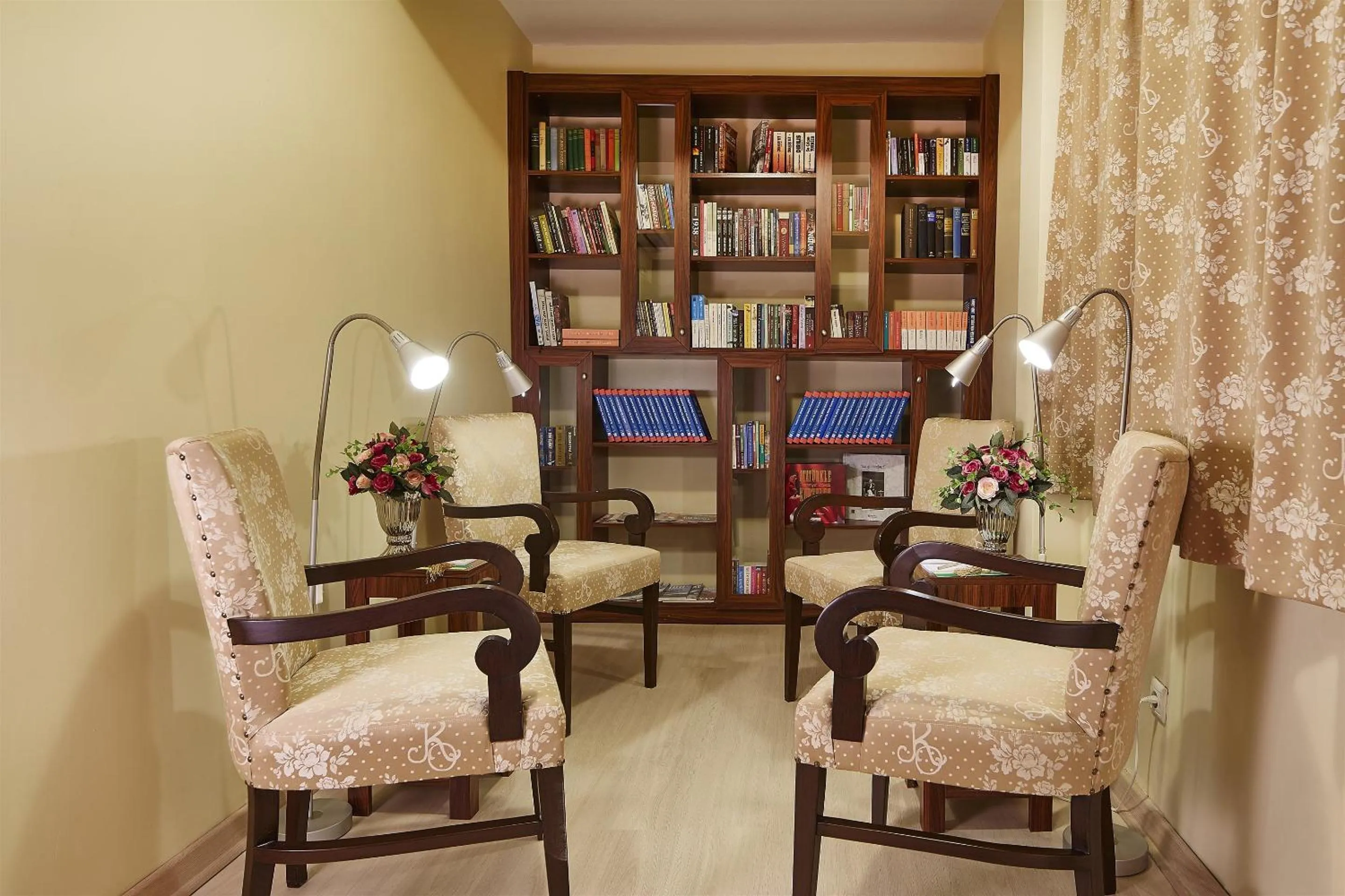 Library in Kilim Hotel Izmir
