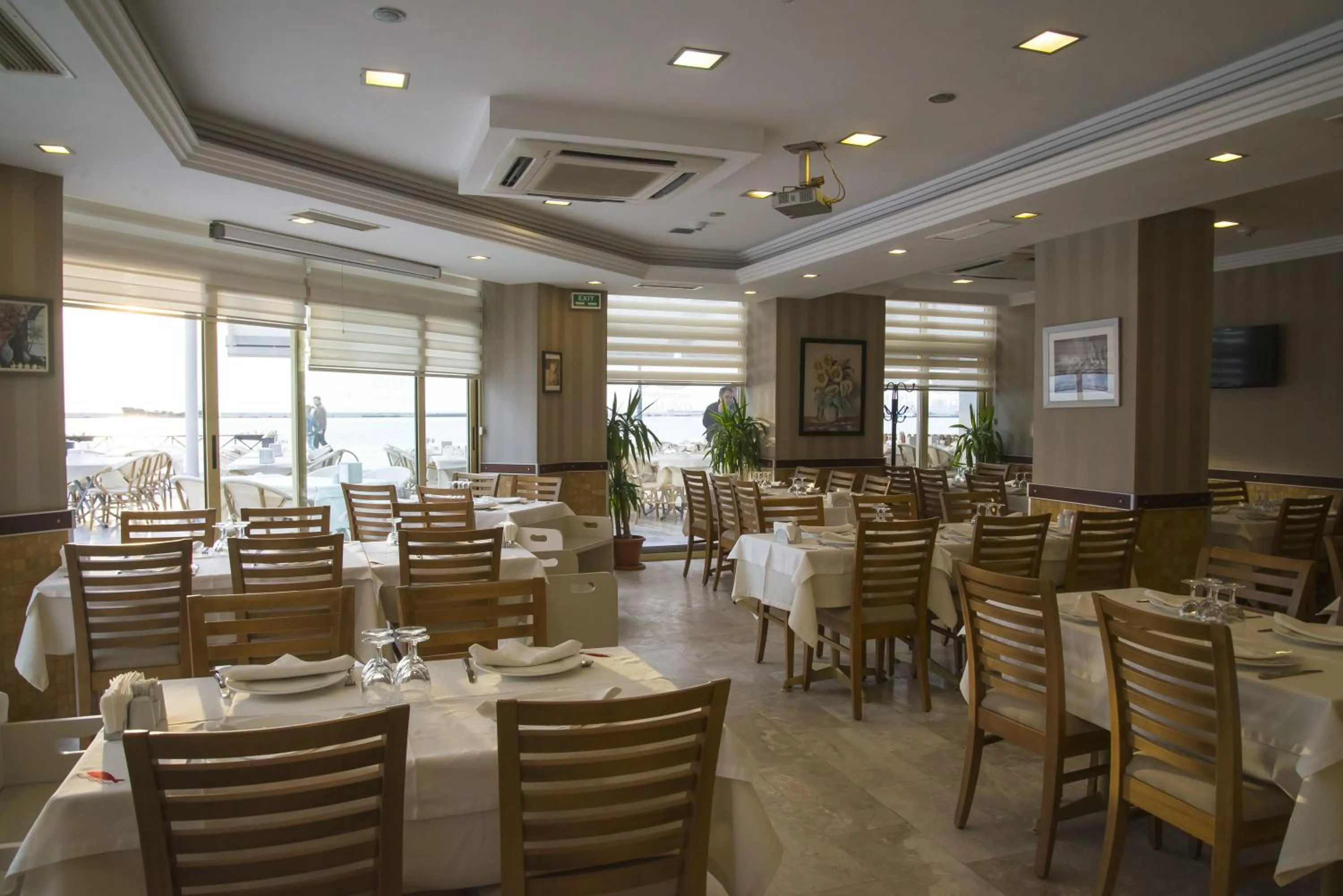 Restaurant/places to eat in Kilim Hotel Izmir