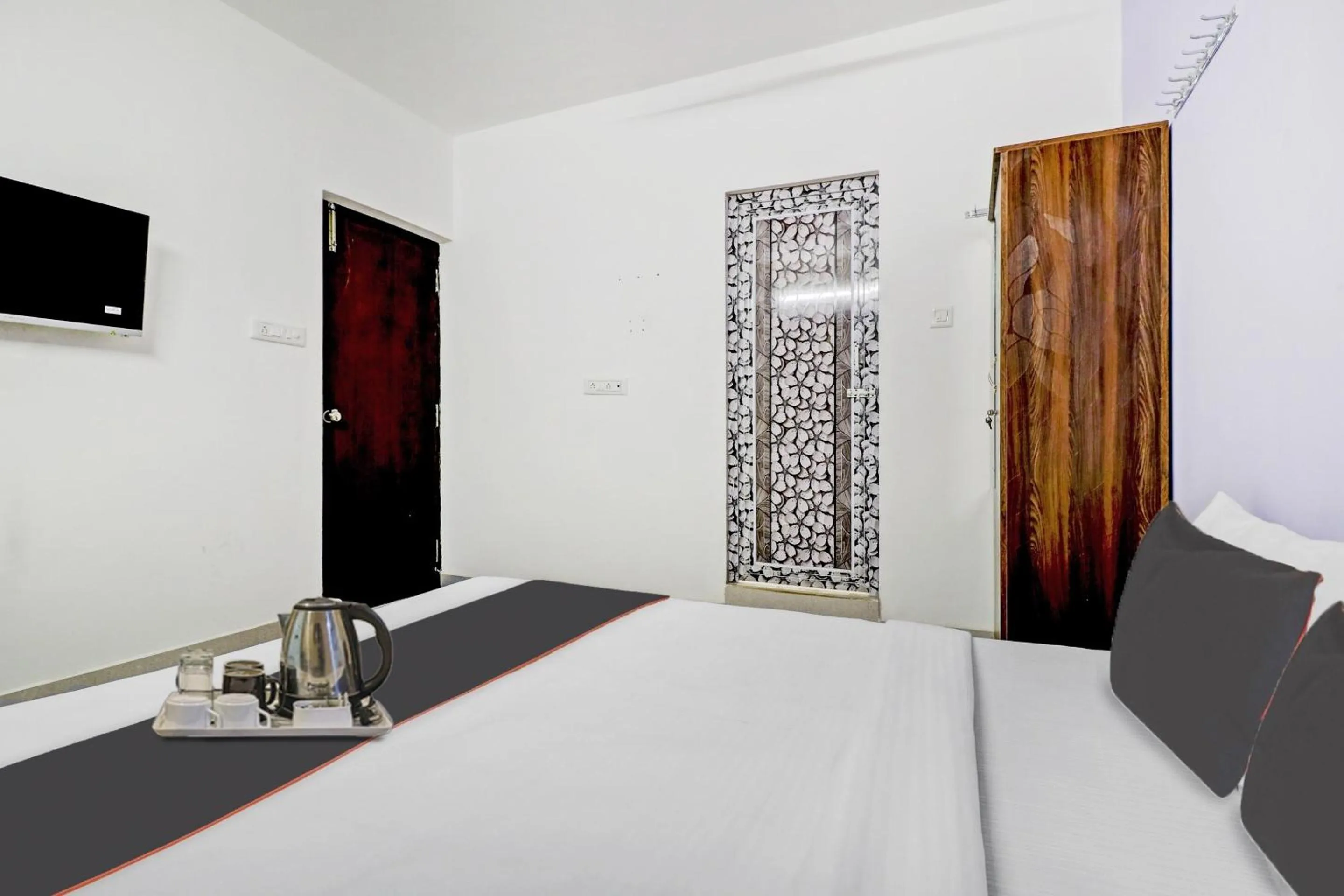 Bedroom, Bed in Hotel O Sunshine Inn