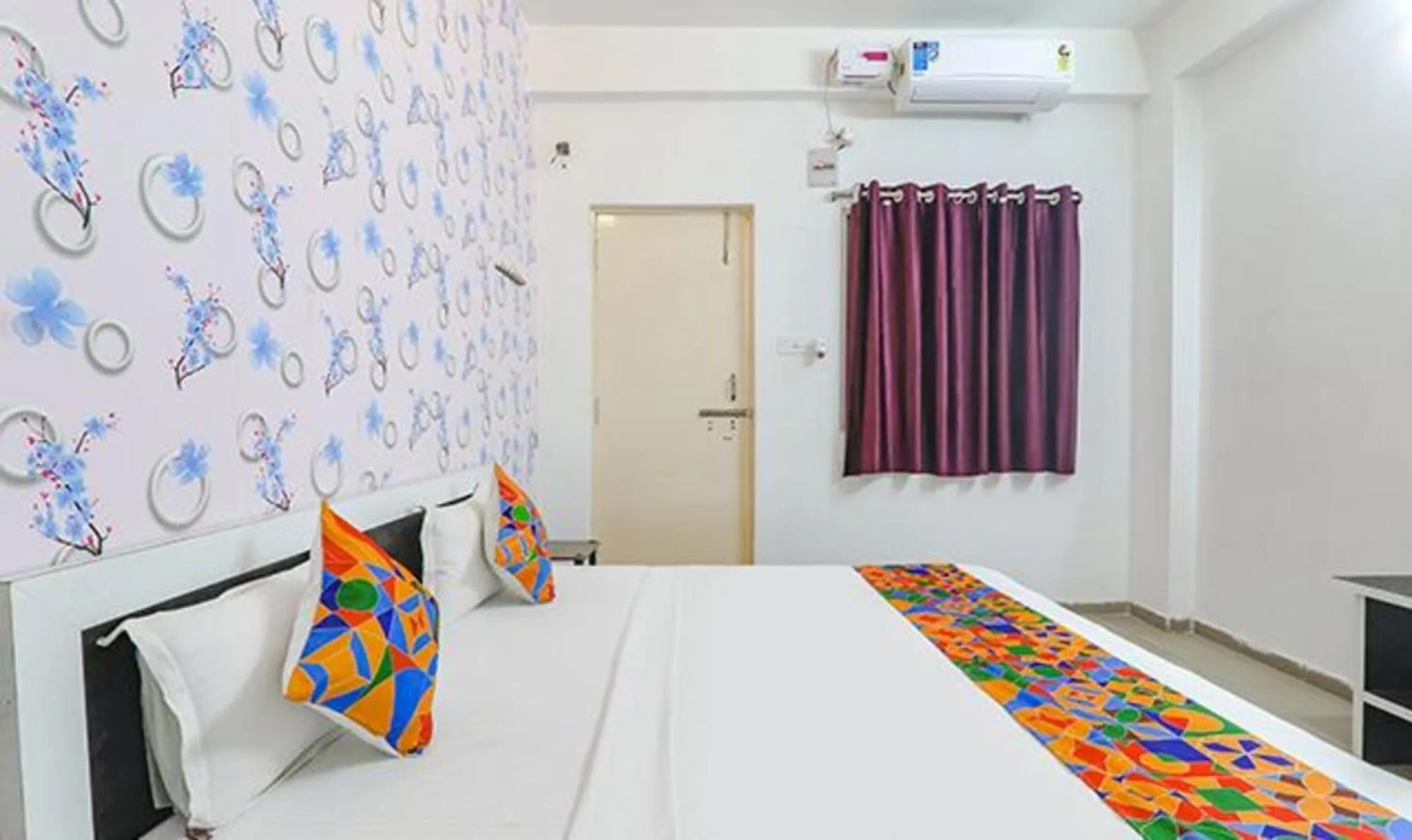 Bed in FabExpress Ashiyana Inn