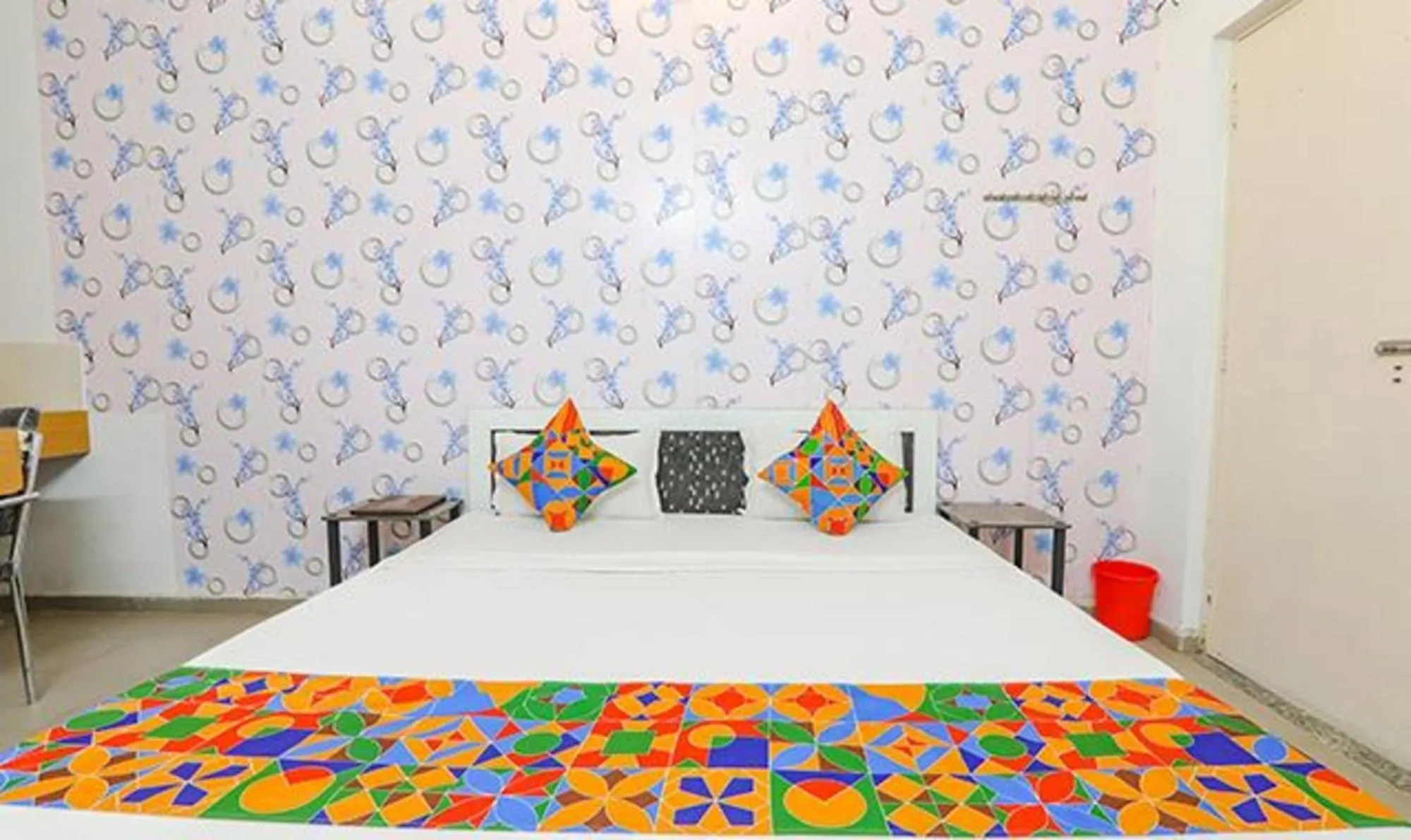 Bed in FabExpress Ashiyana Inn