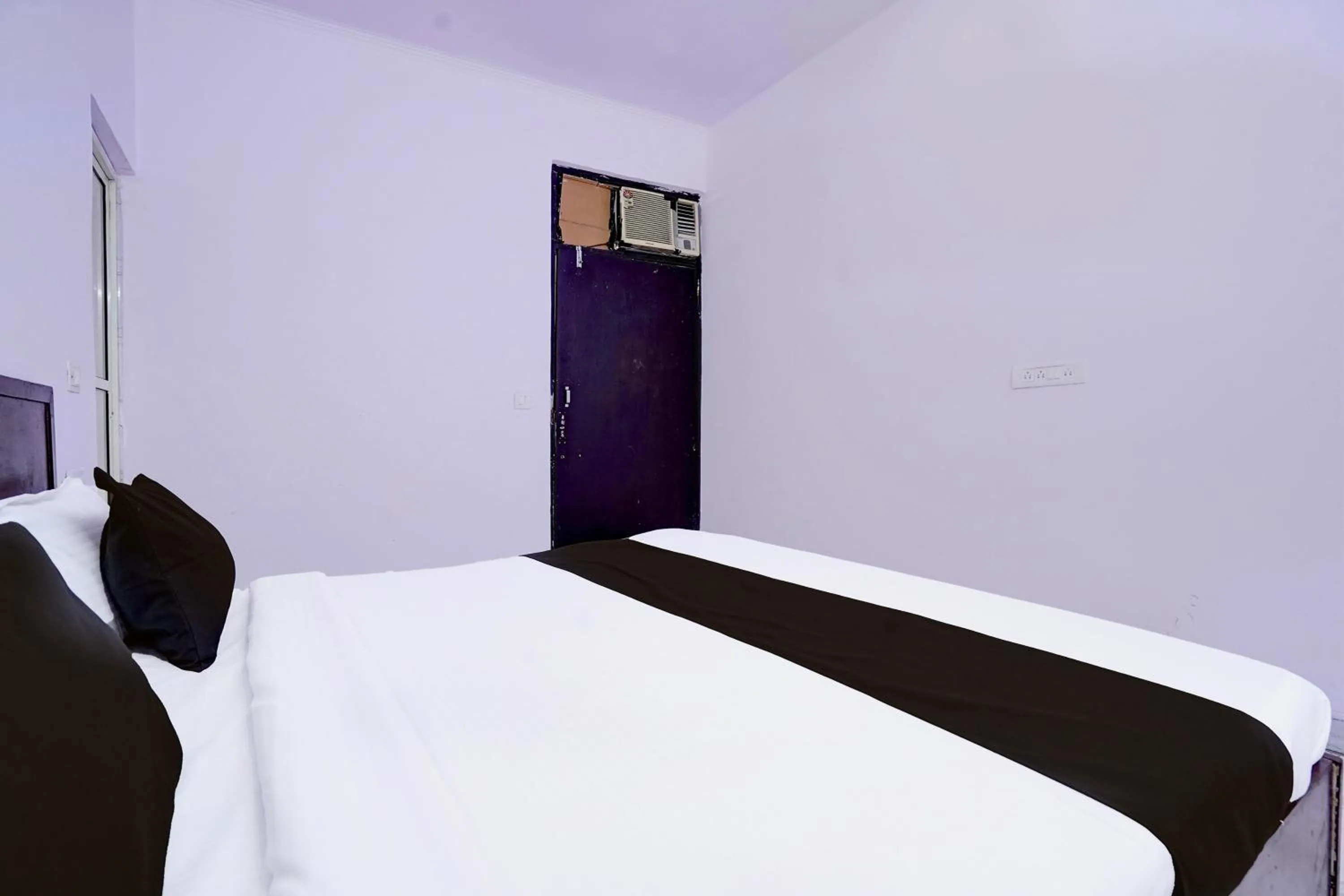 Bedroom, Bed in Hotel O Wamson