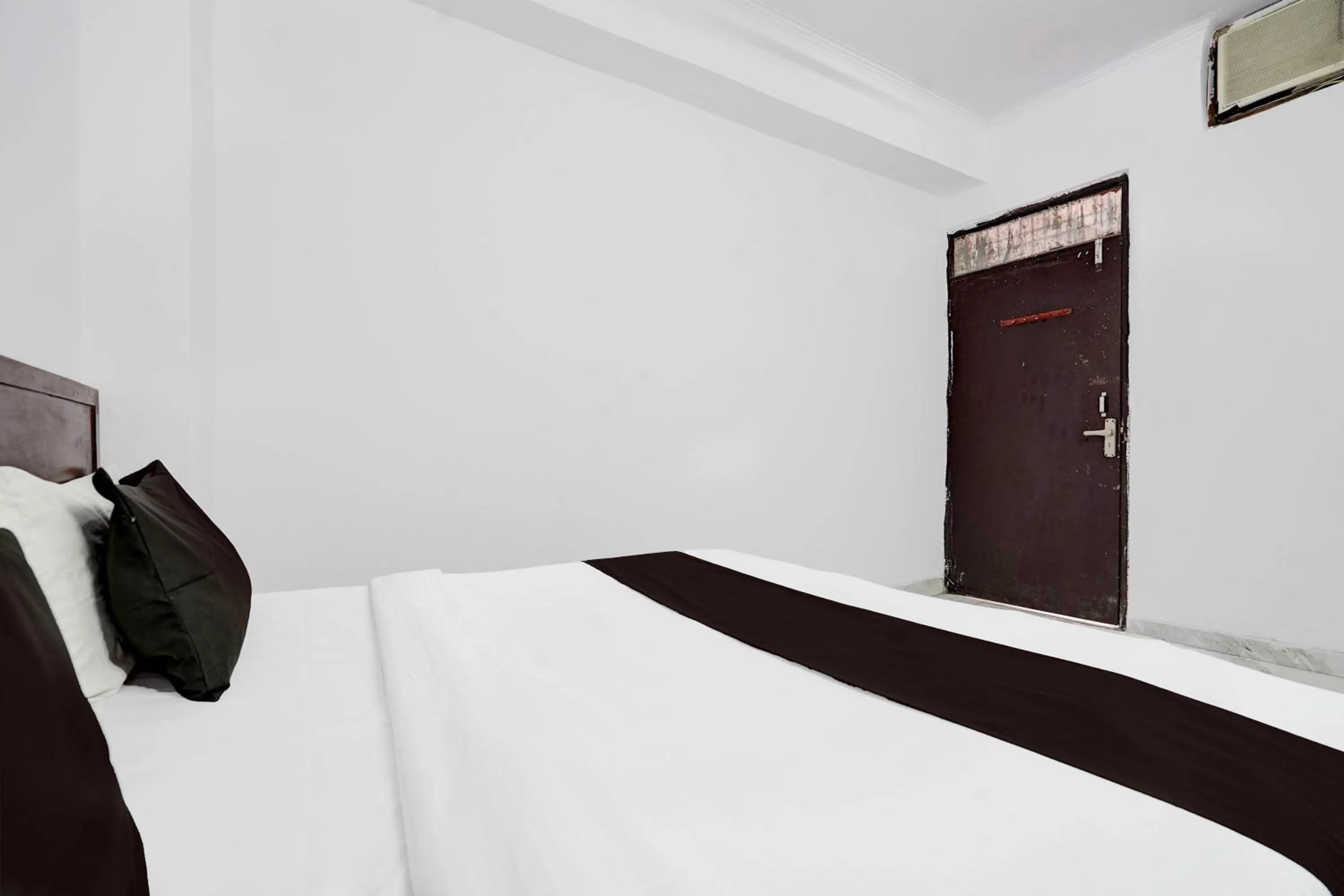 Bedroom, Bed in Hotel O Wamson