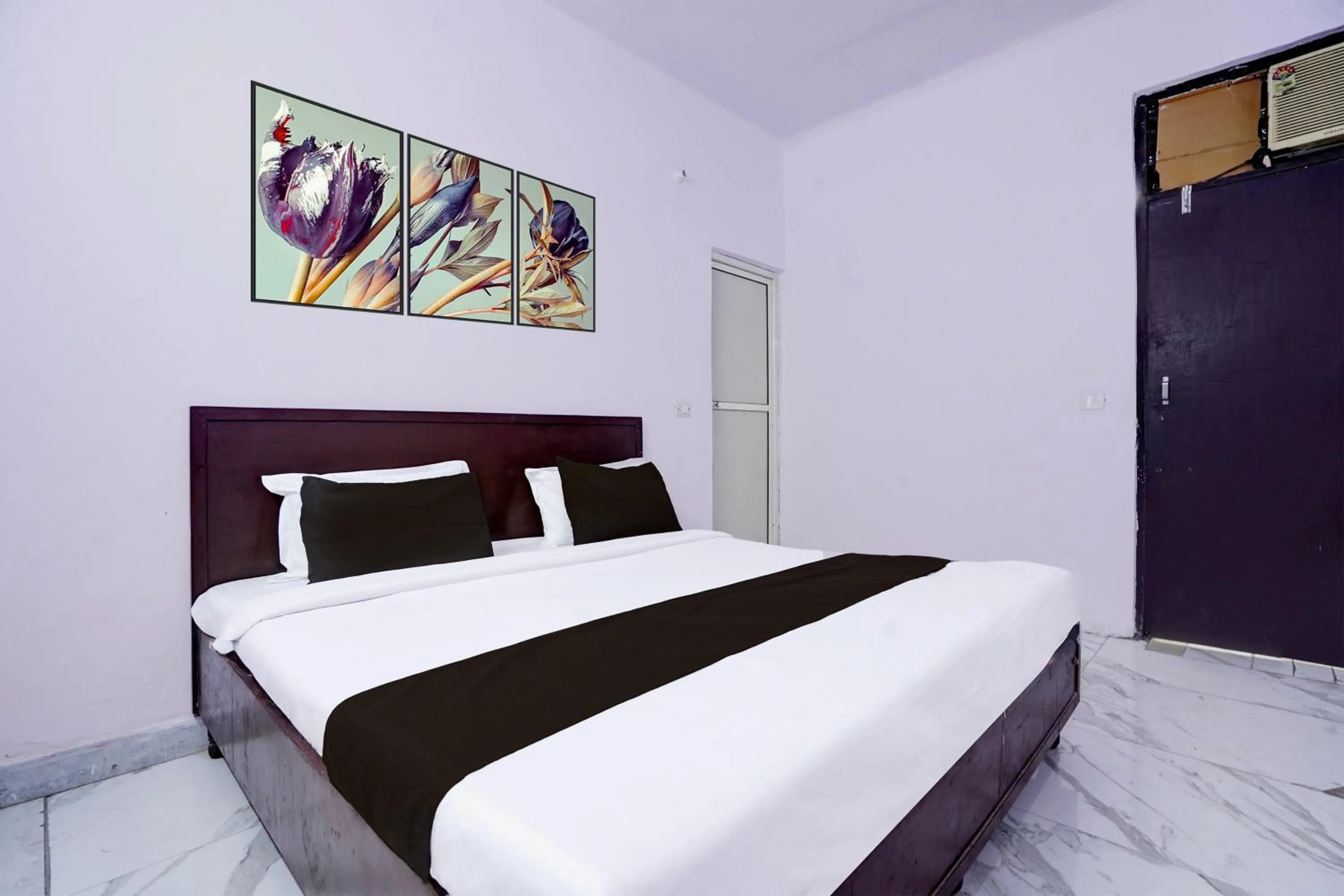 Bedroom, Bed in Hotel O Wamson