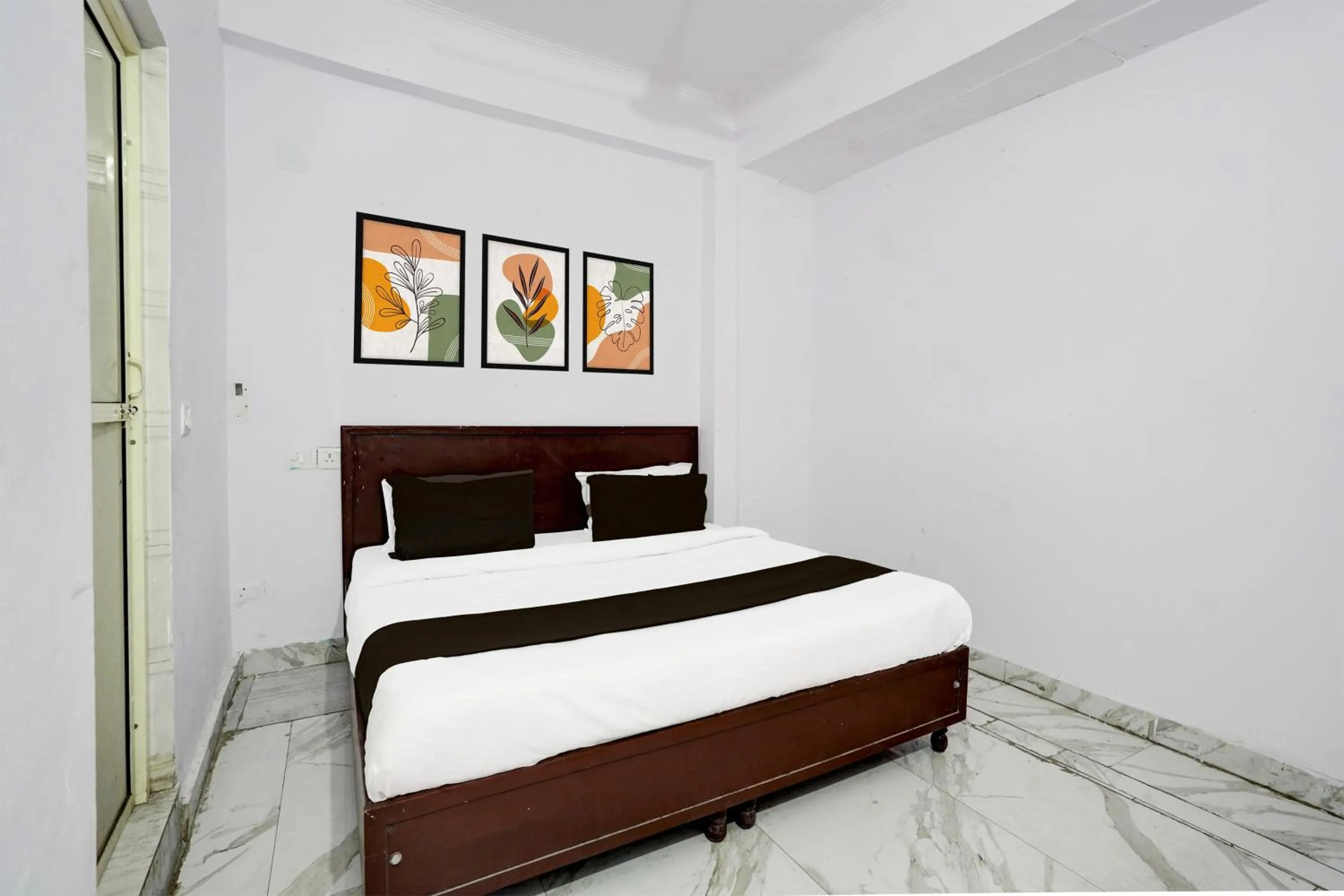 Bedroom, Bed in Hotel O Wamson