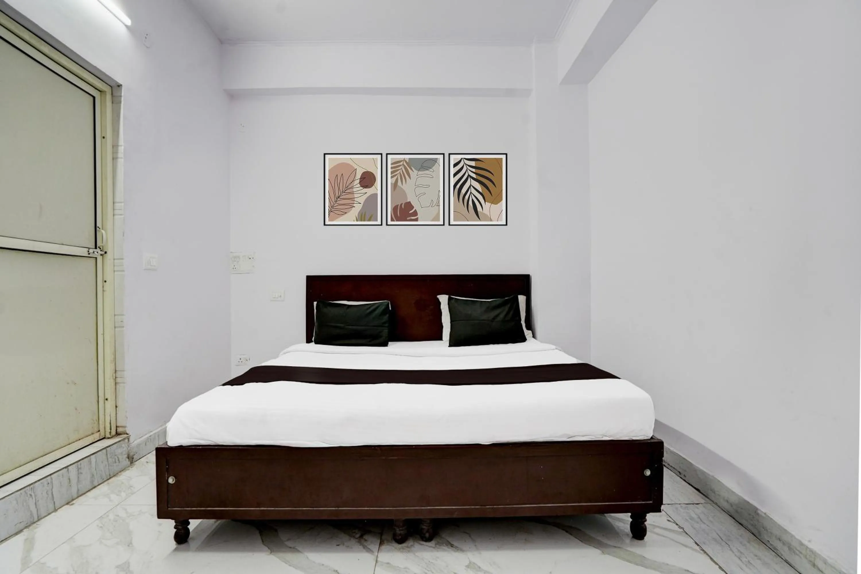 Bedroom, Bed in Hotel O Wamson