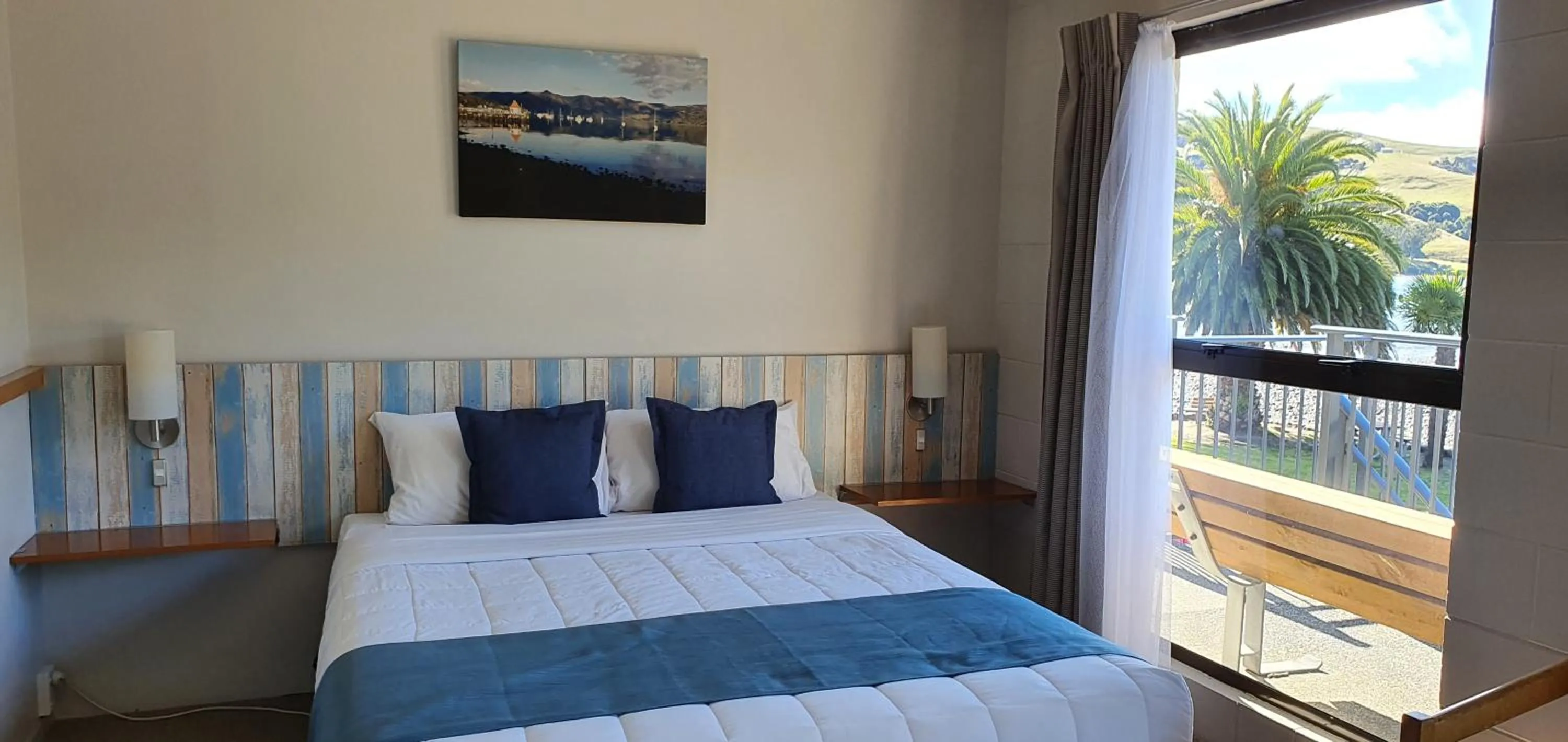 Bed in Akaroa Waterfront Motels