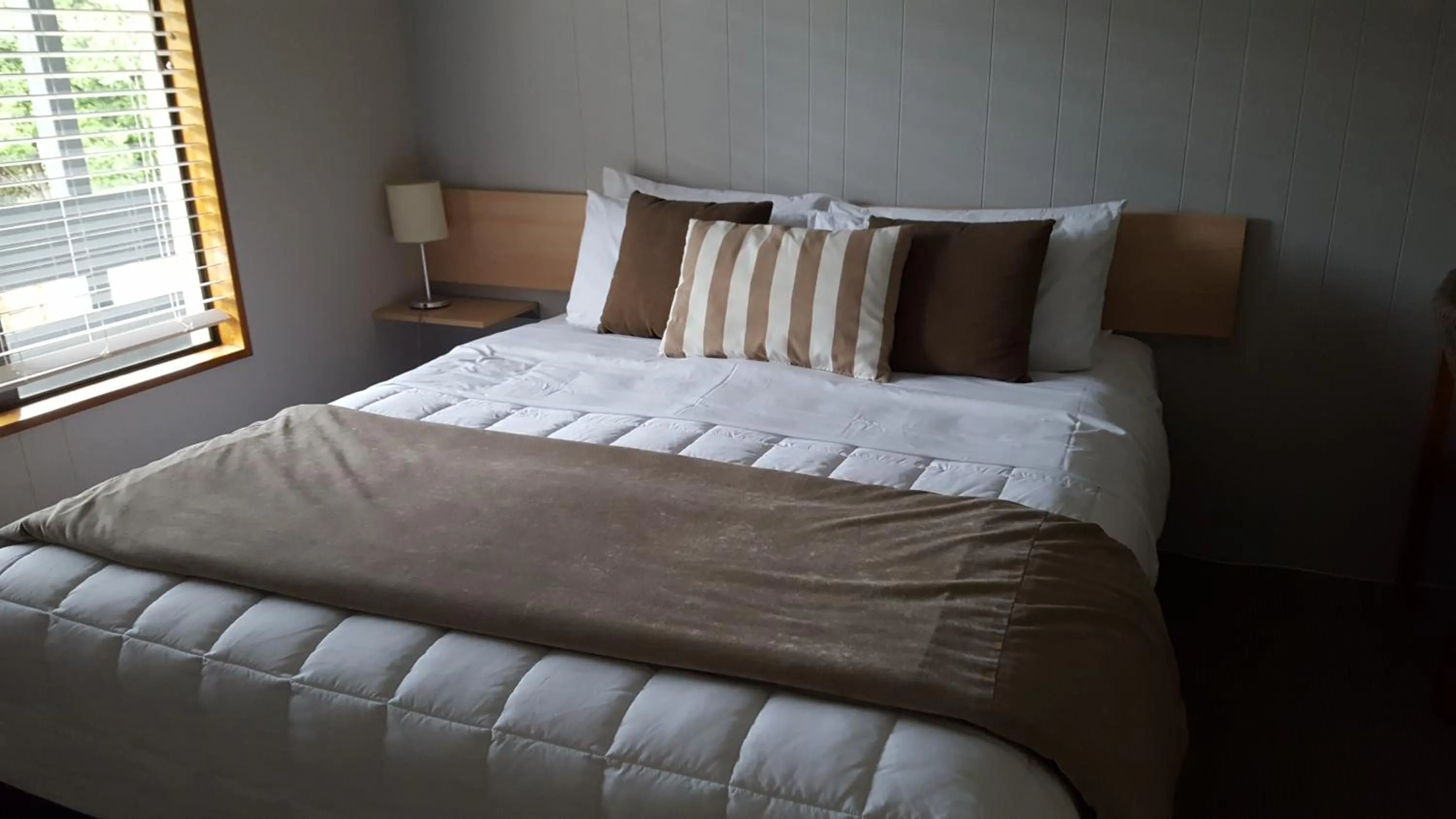 Bedroom, Bed in Akaroa Waterfront Motels